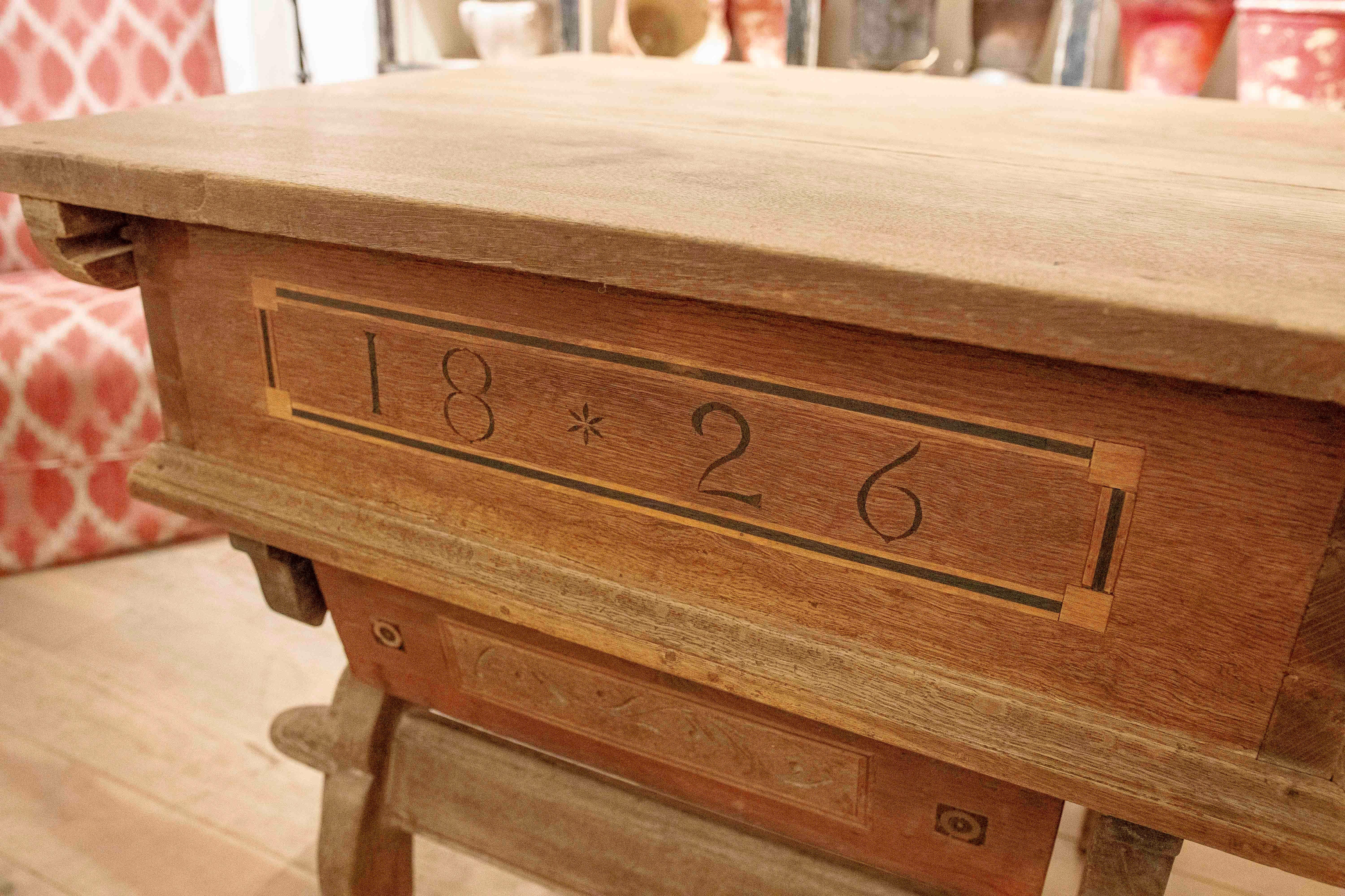 XIX Mesa de madera del norte de Europa Fechada en el cajón 1826 en venta 8