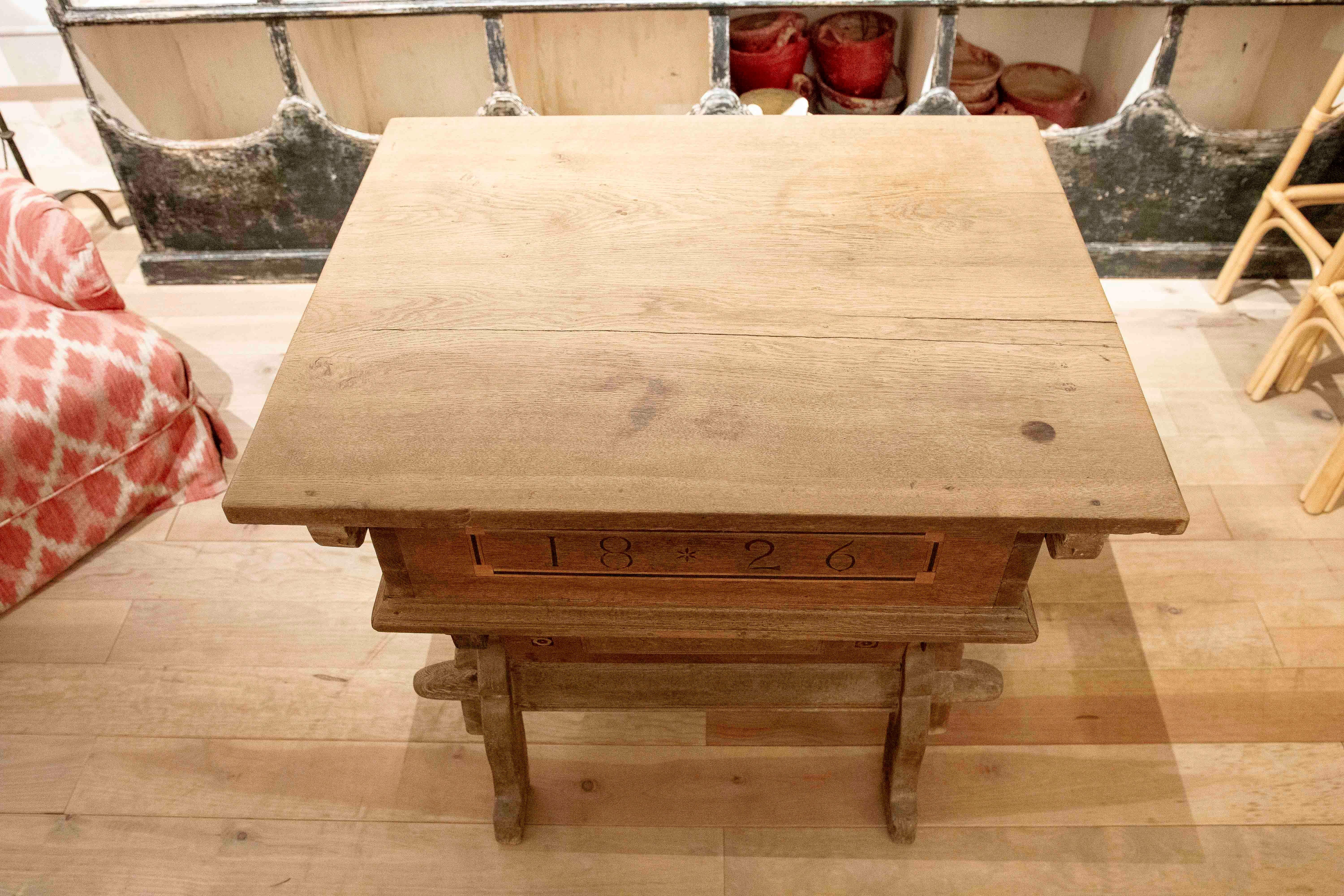 XIX Mesa de madera del norte de Europa Fechada en el cajón 1826 en venta 9
