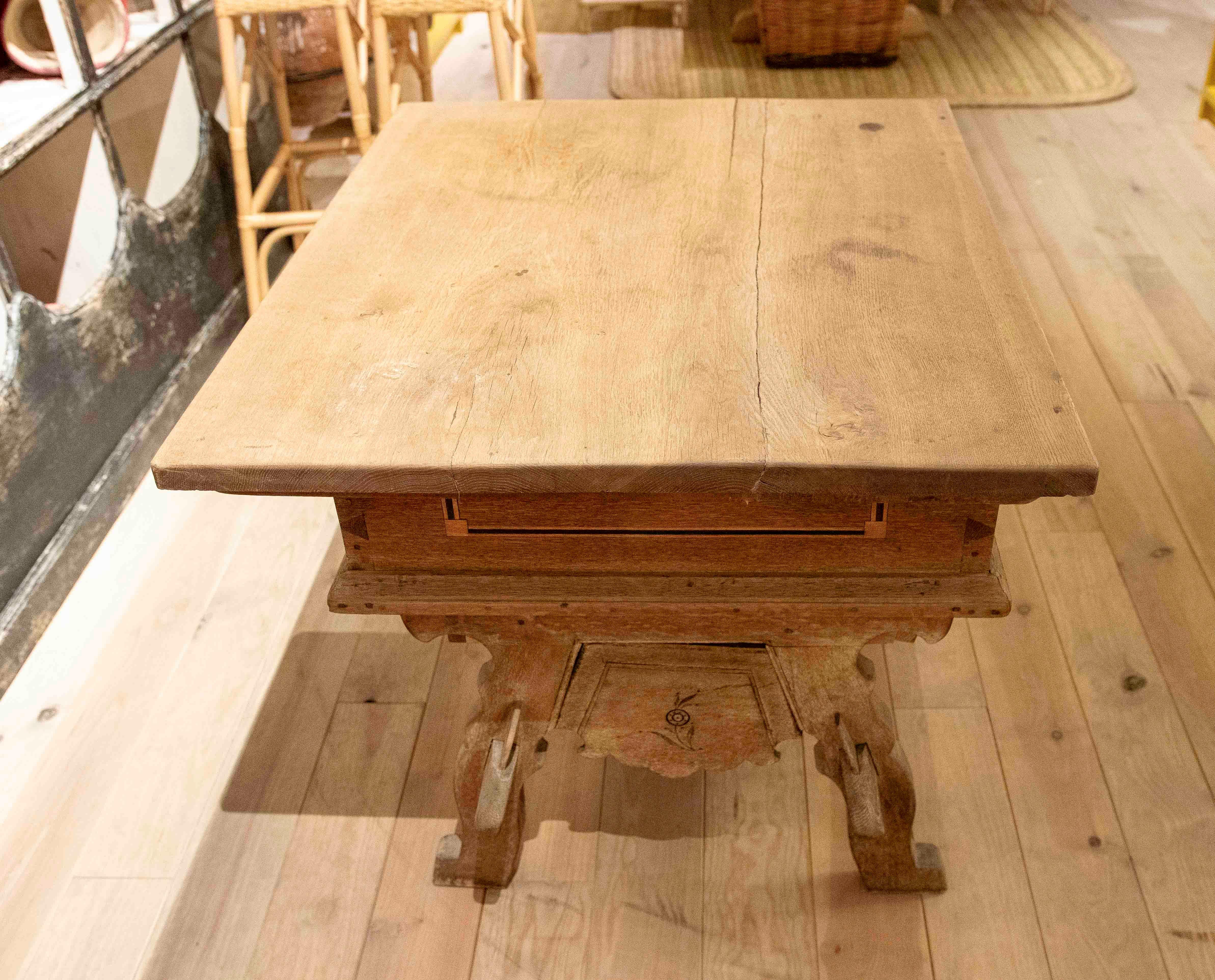XIX Mesa de madera del norte de Europa Fechada en el cajón 1826 en venta 11