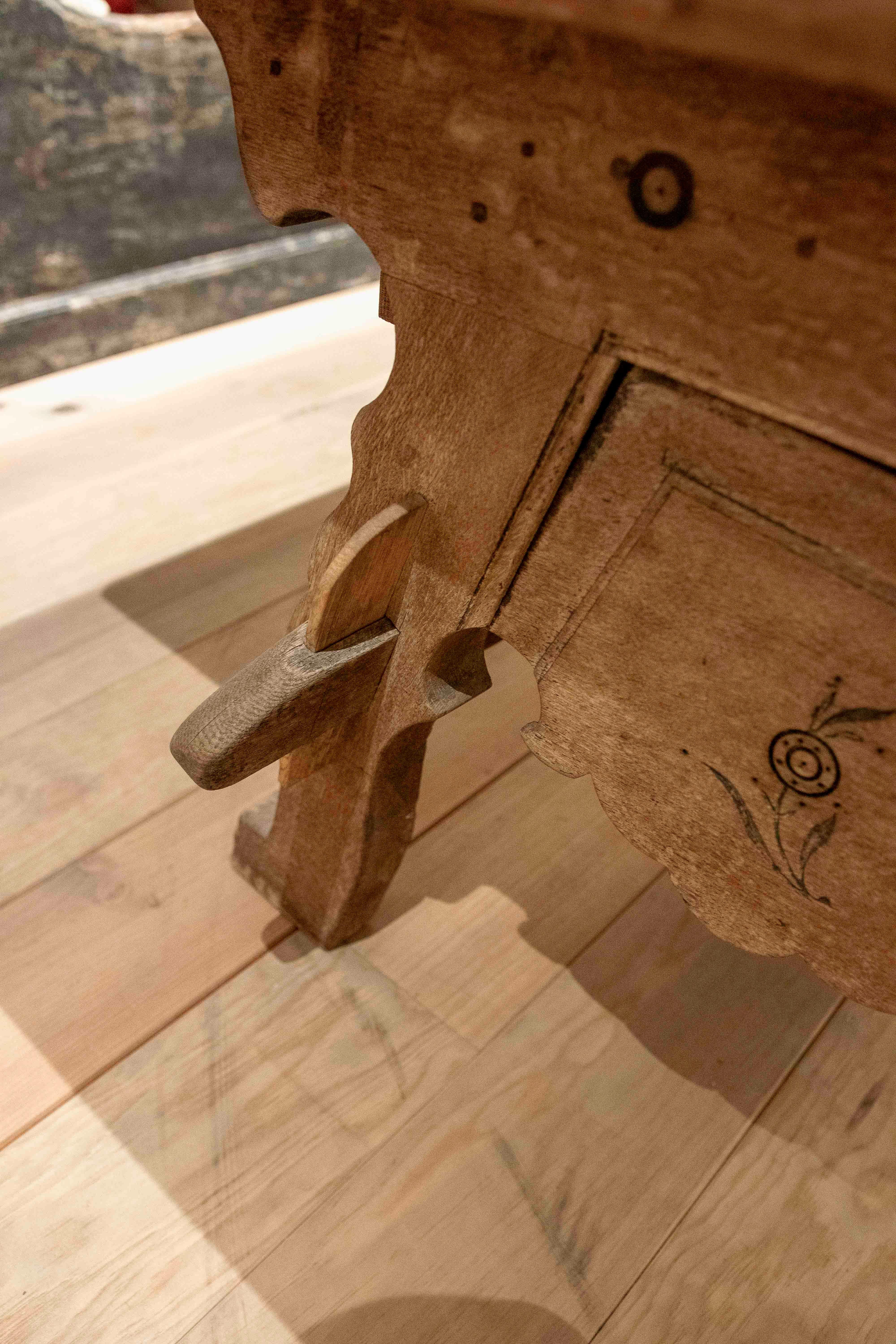 XIX Mesa de madera del norte de Europa Fechada en el cajón 1826 en venta 14