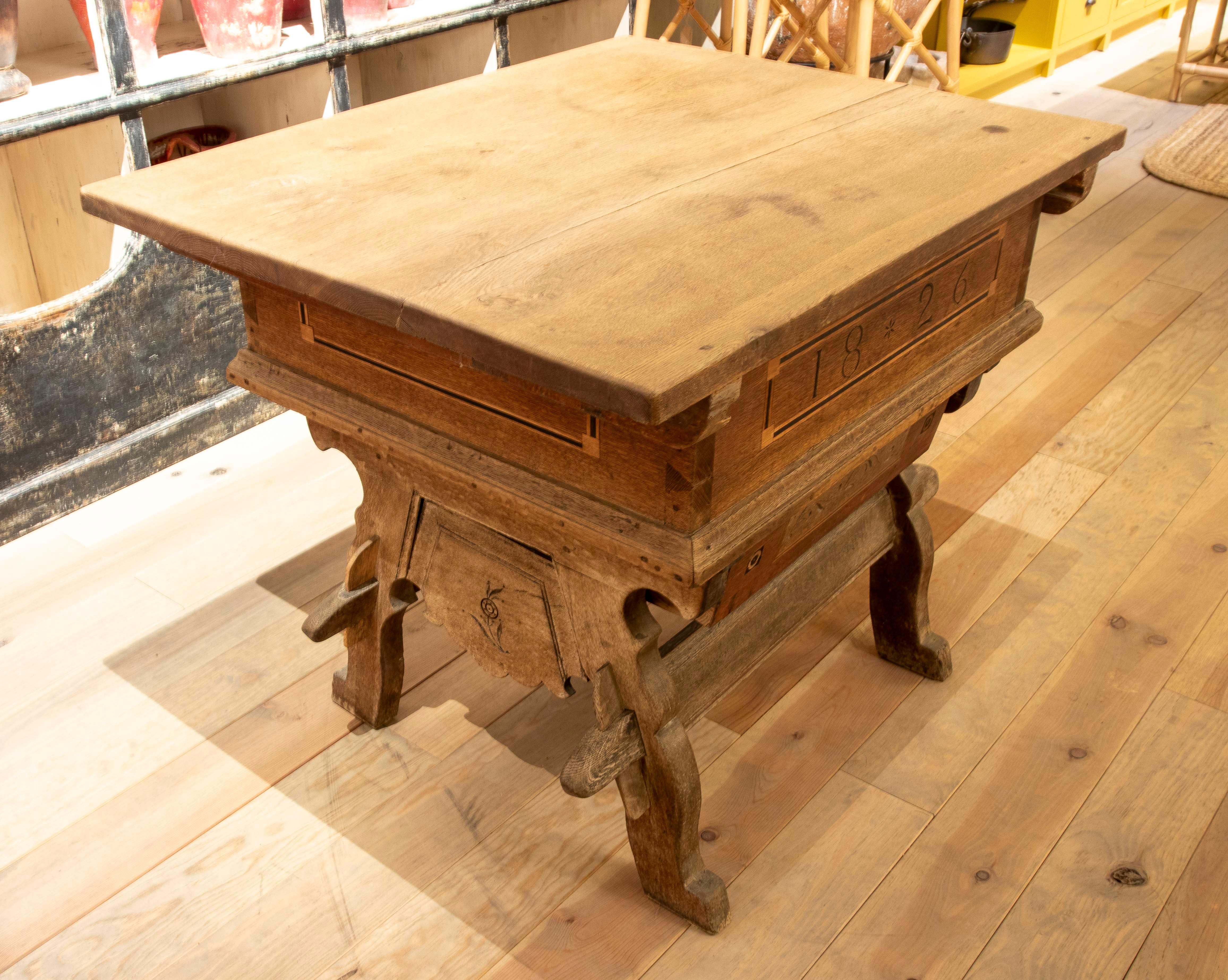 XIX Mesa de madera del norte de Europa Fechada en el cajón 1826 Europeo en venta