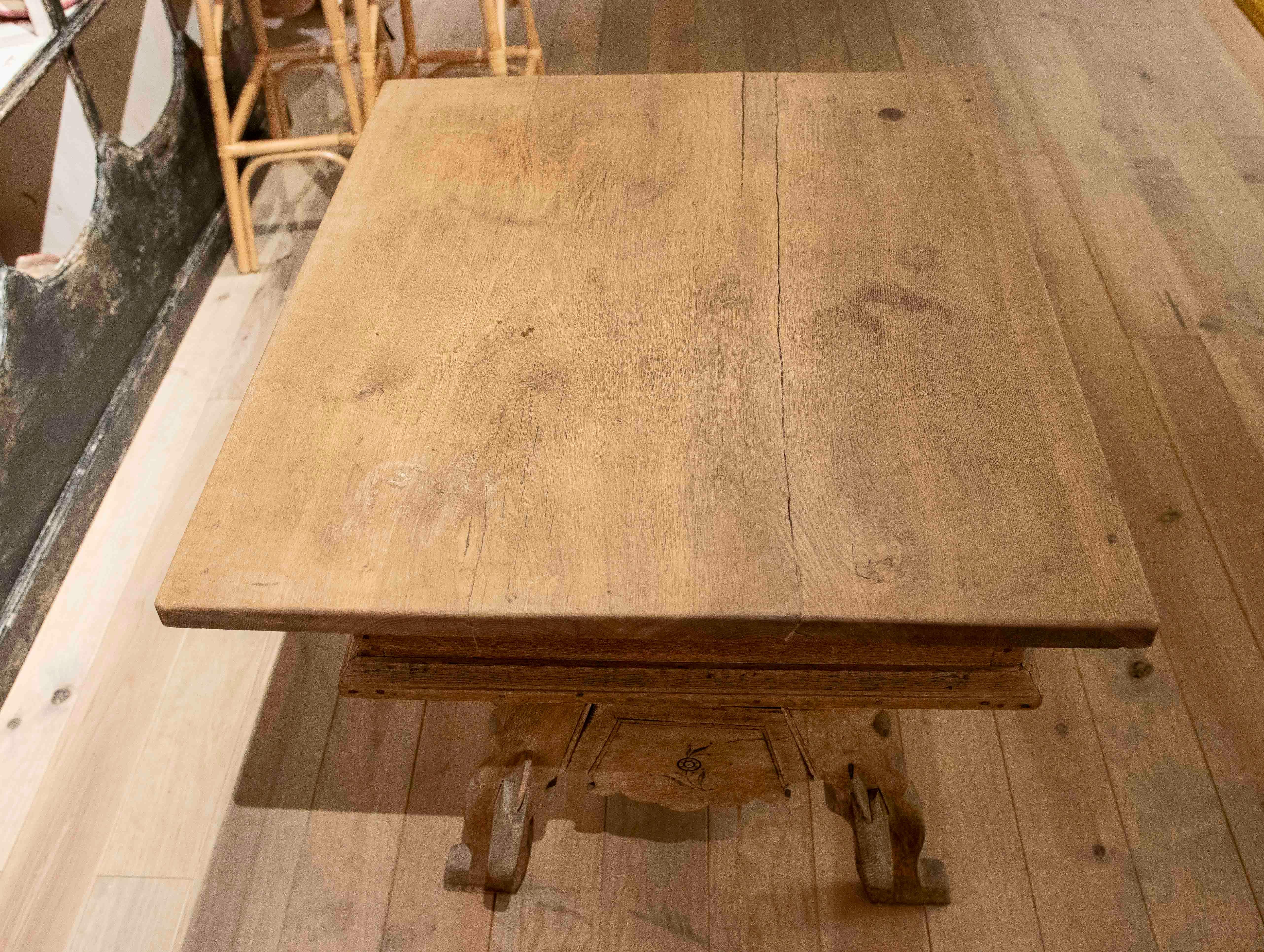 XIX Mesa de madera del norte de Europa Fechada en el cajón 1826 en venta 15