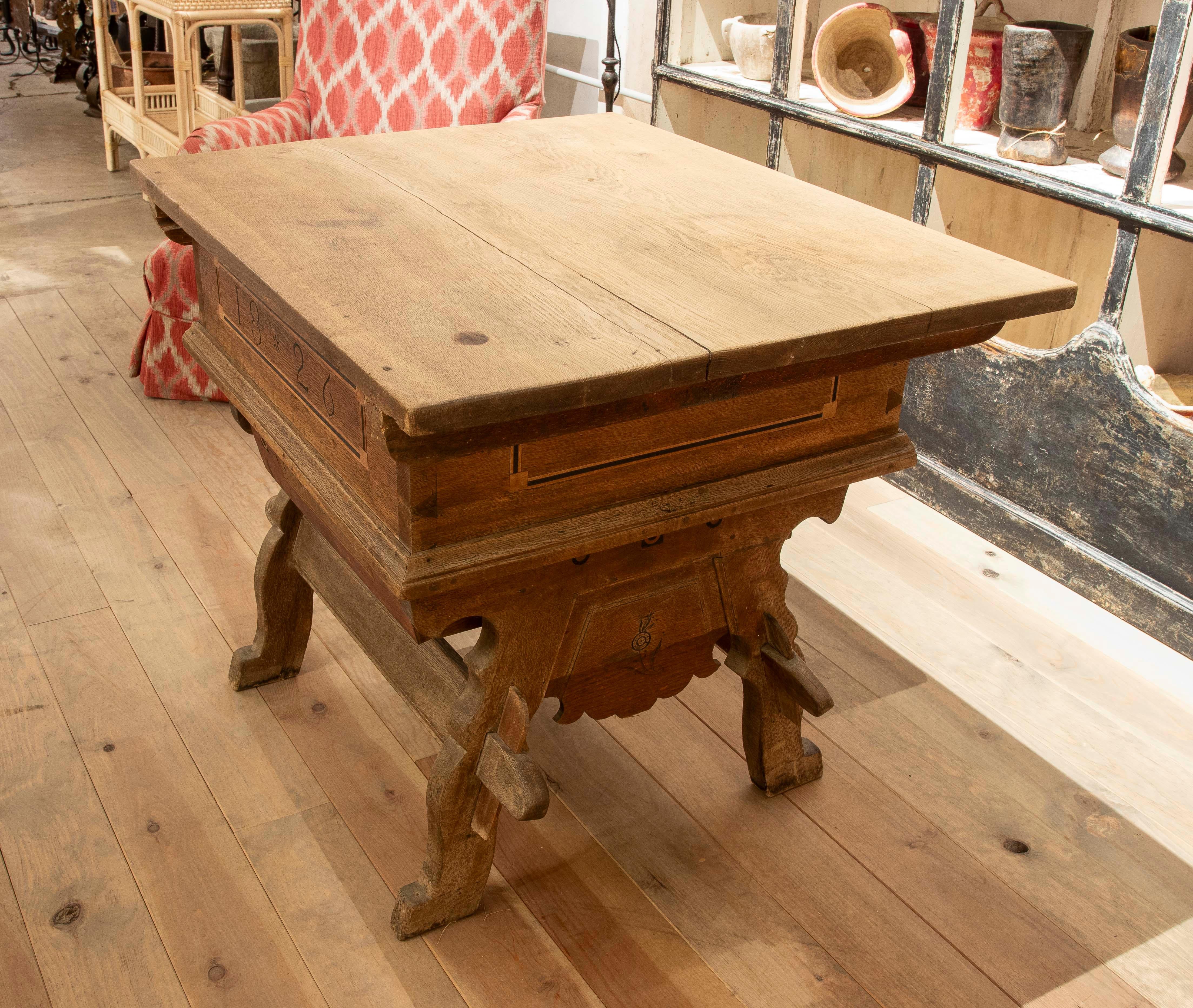 XIX Mesa de madera del norte de Europa Fechada en el cajón 1826 en Bueno estado para la venta en Marbella, ES