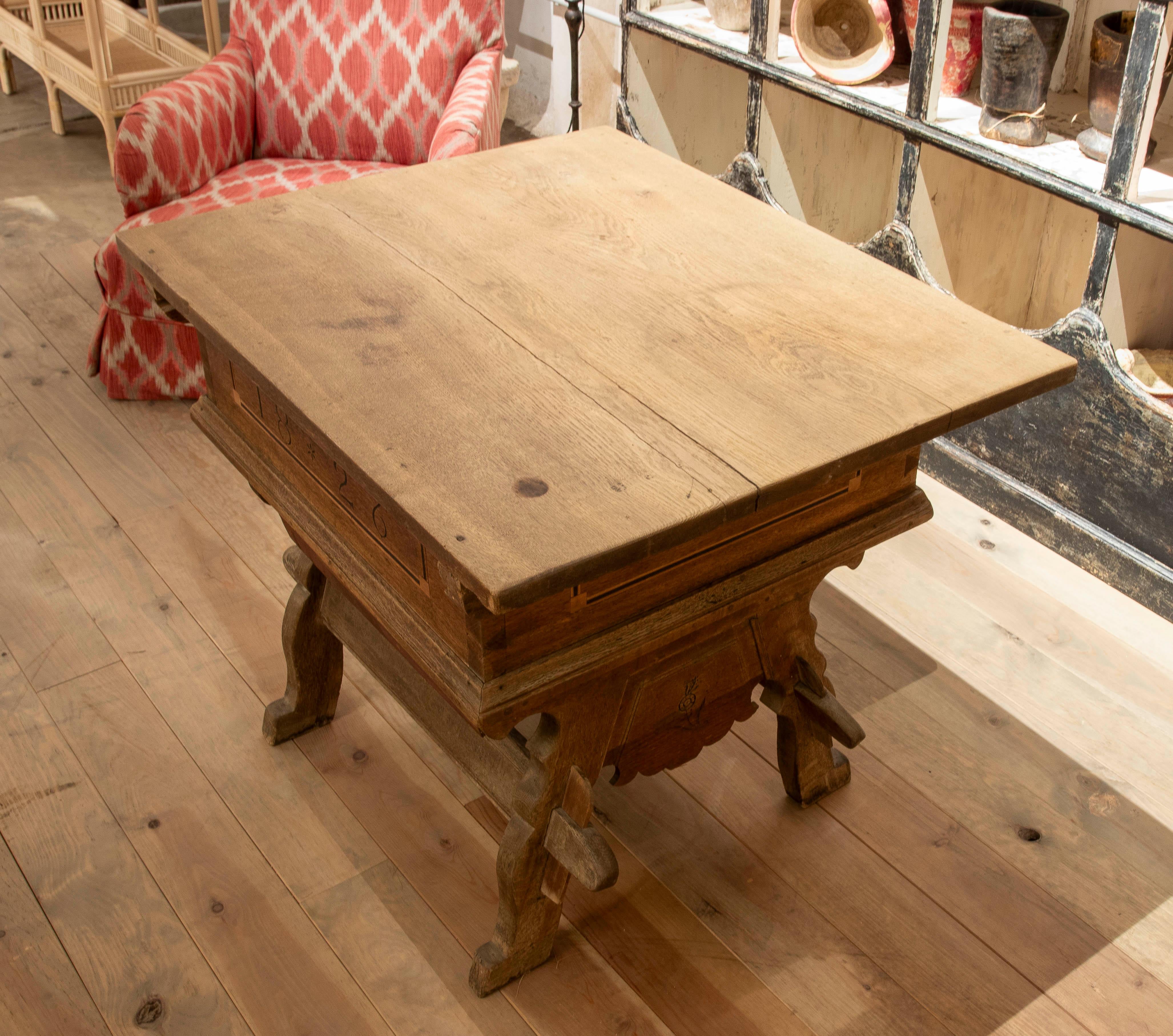 XIX Mesa de madera del norte de Europa Fechada en el cajón 1826 siglo XIX en venta
