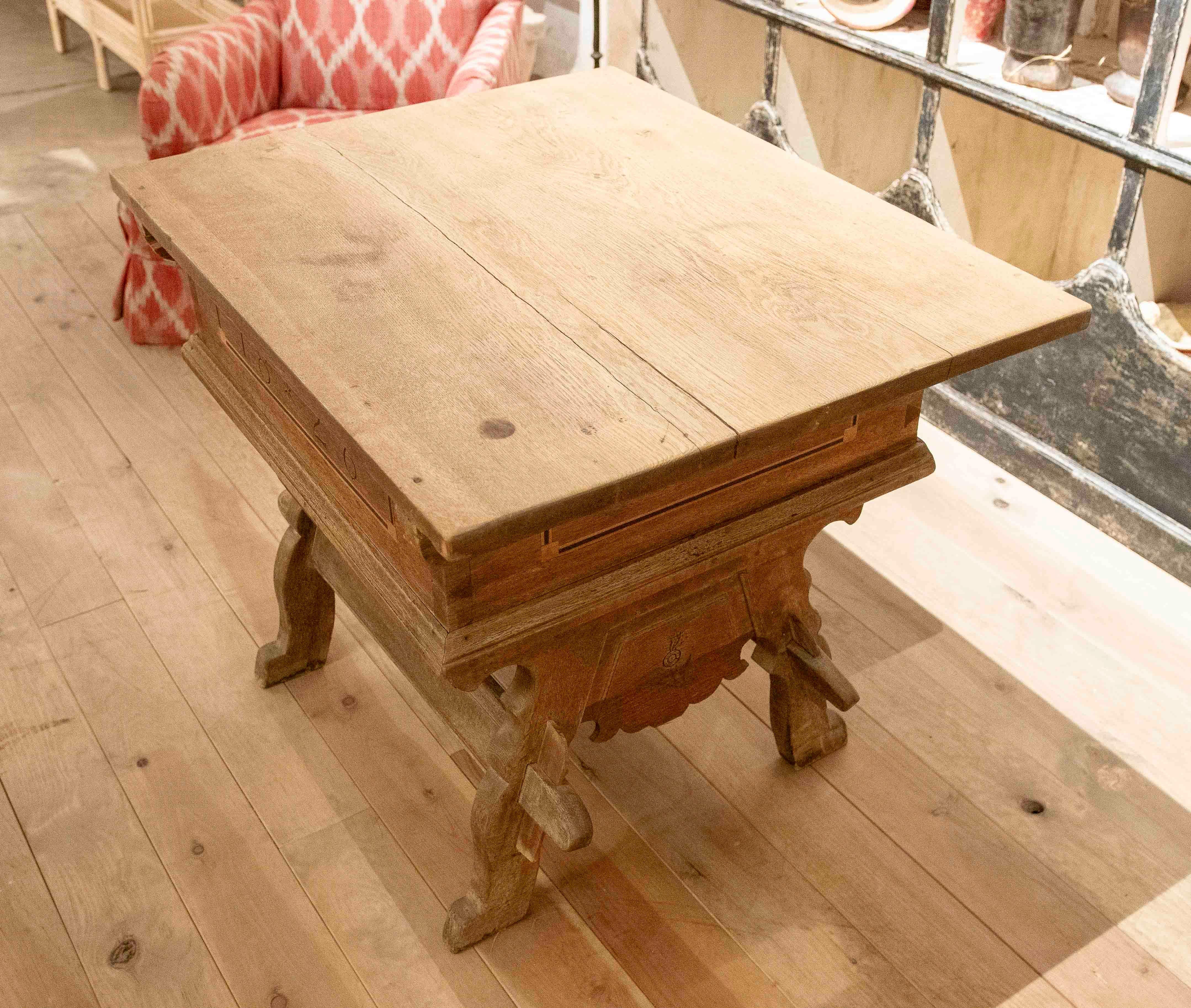XIX Mesa de madera del norte de Europa Fechada en el cajón 1826 en venta 1