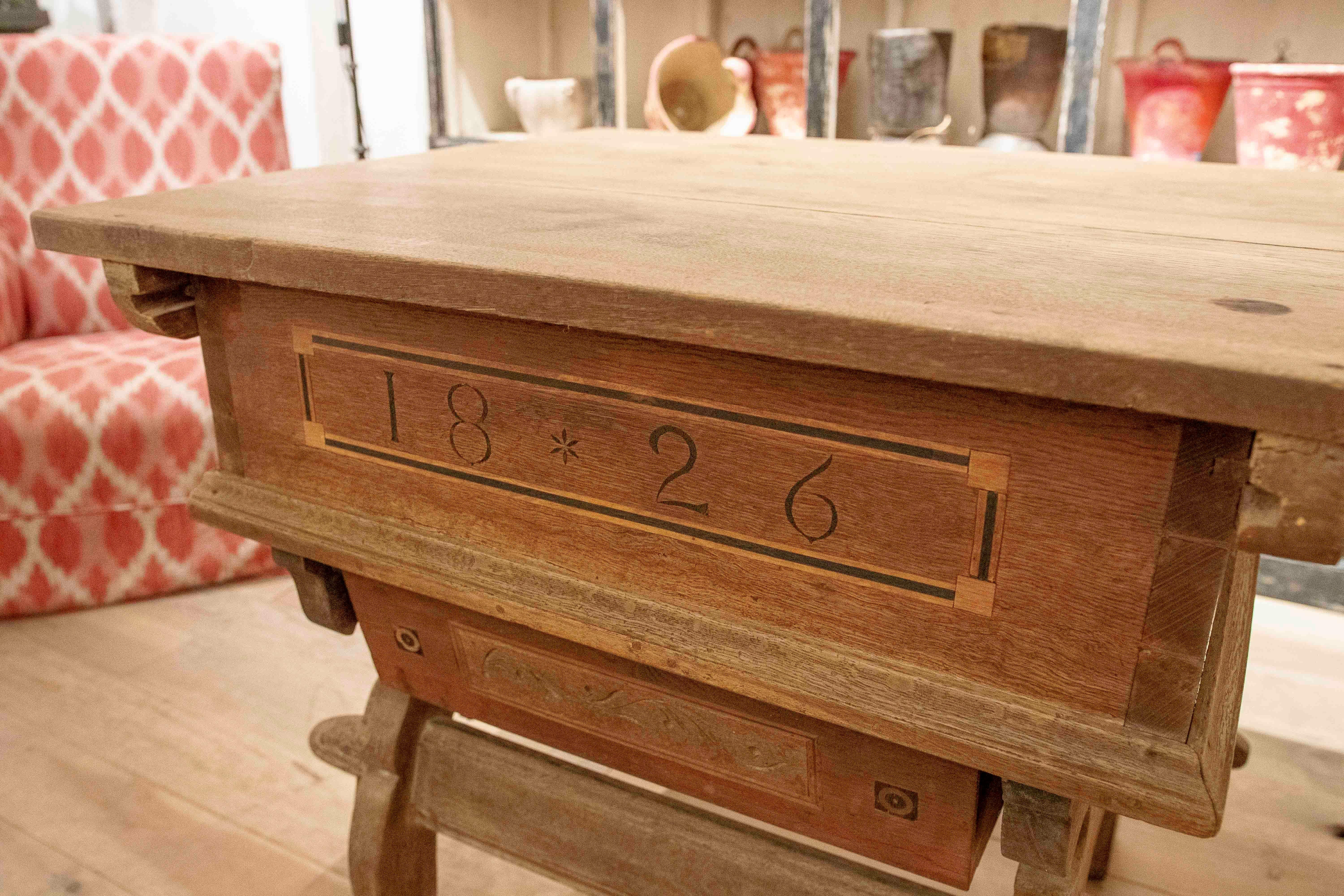 XIX Mesa de madera del norte de Europa Fechada en el cajón 1826 en venta 2