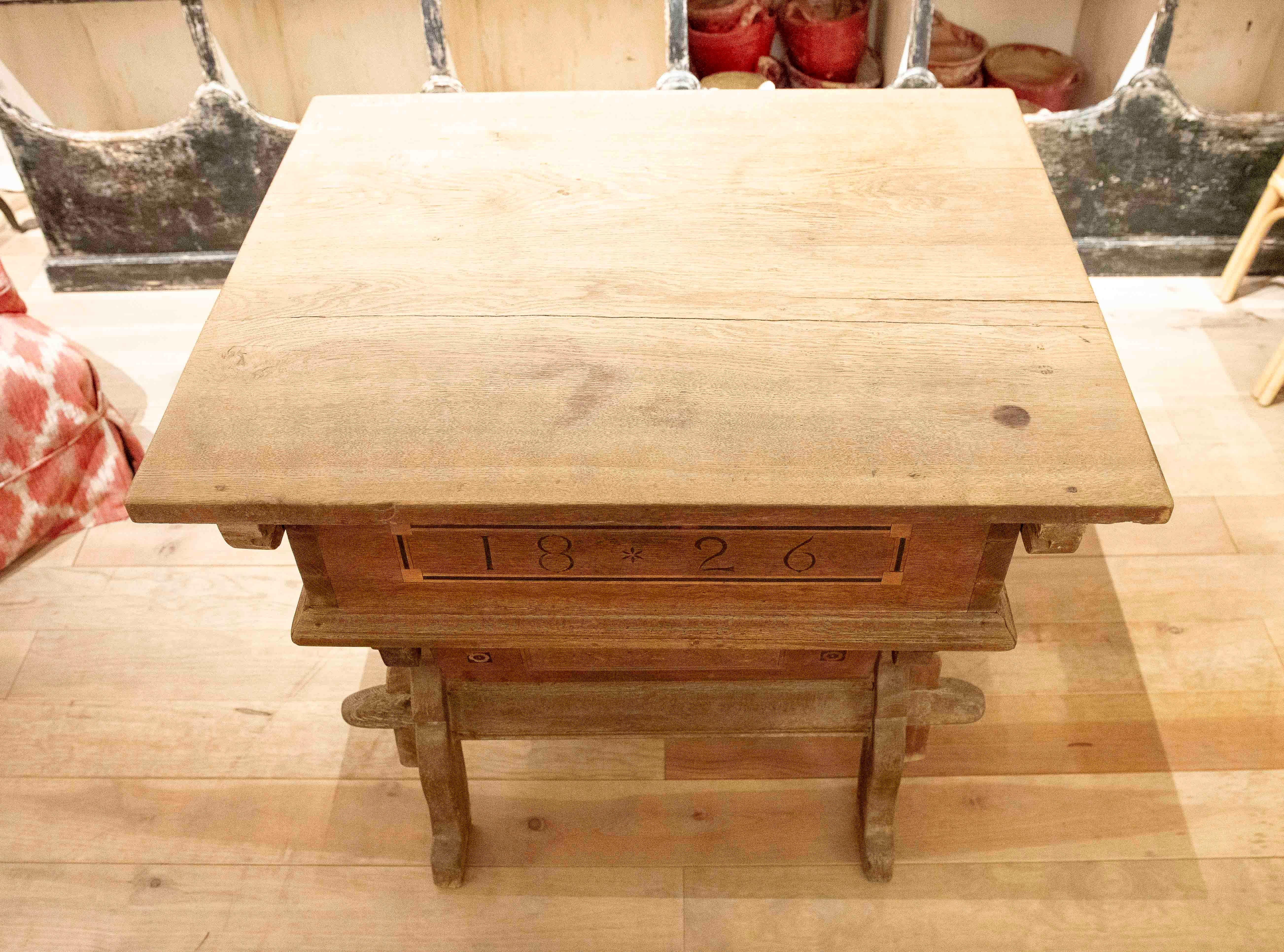 XIX Mesa de madera del norte de Europa Fechada en el cajón 1826 en venta 3