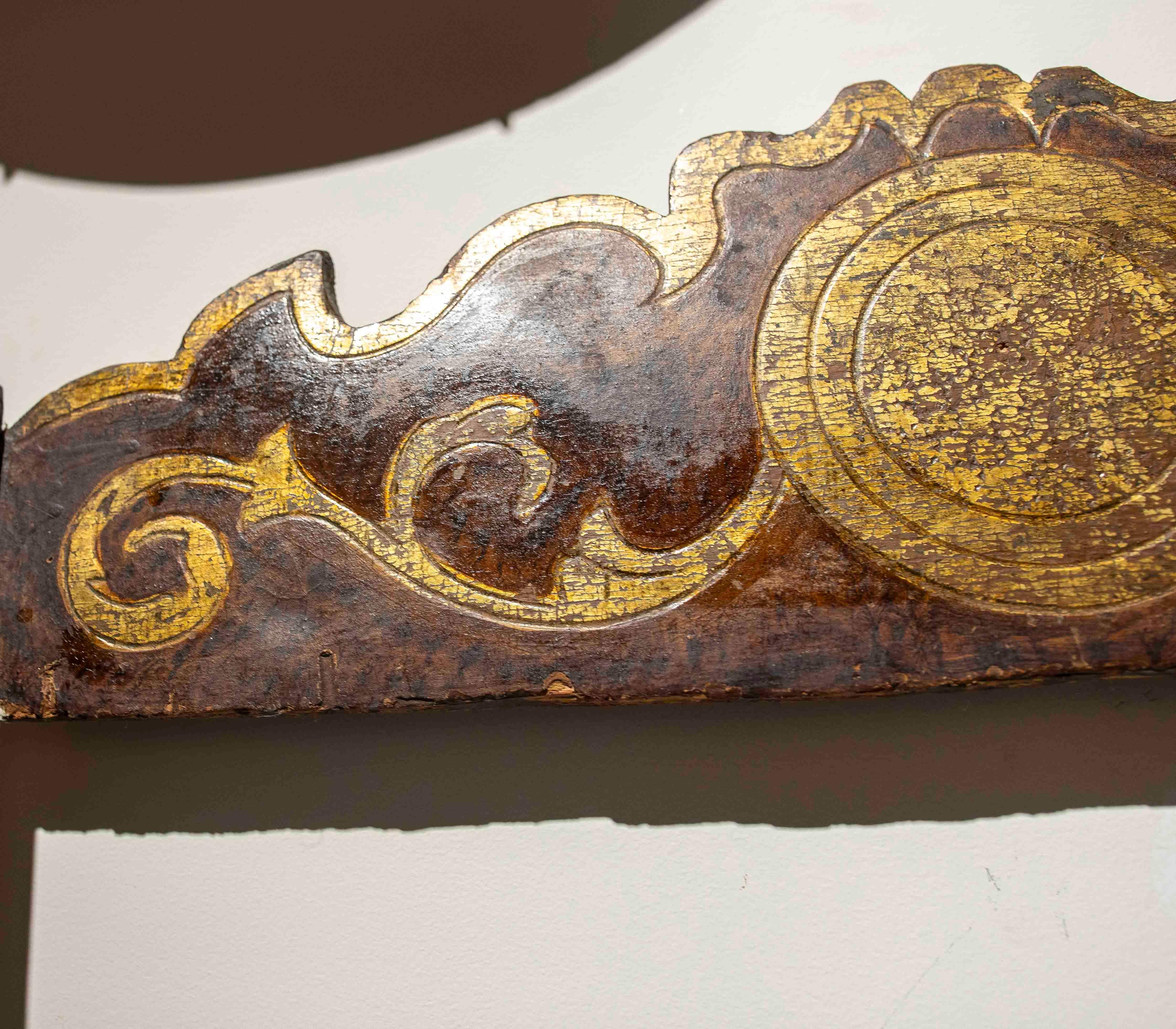 19th Painted and Gilded Wood Antique Spanish Kitchen Spice Rack For Sale 4