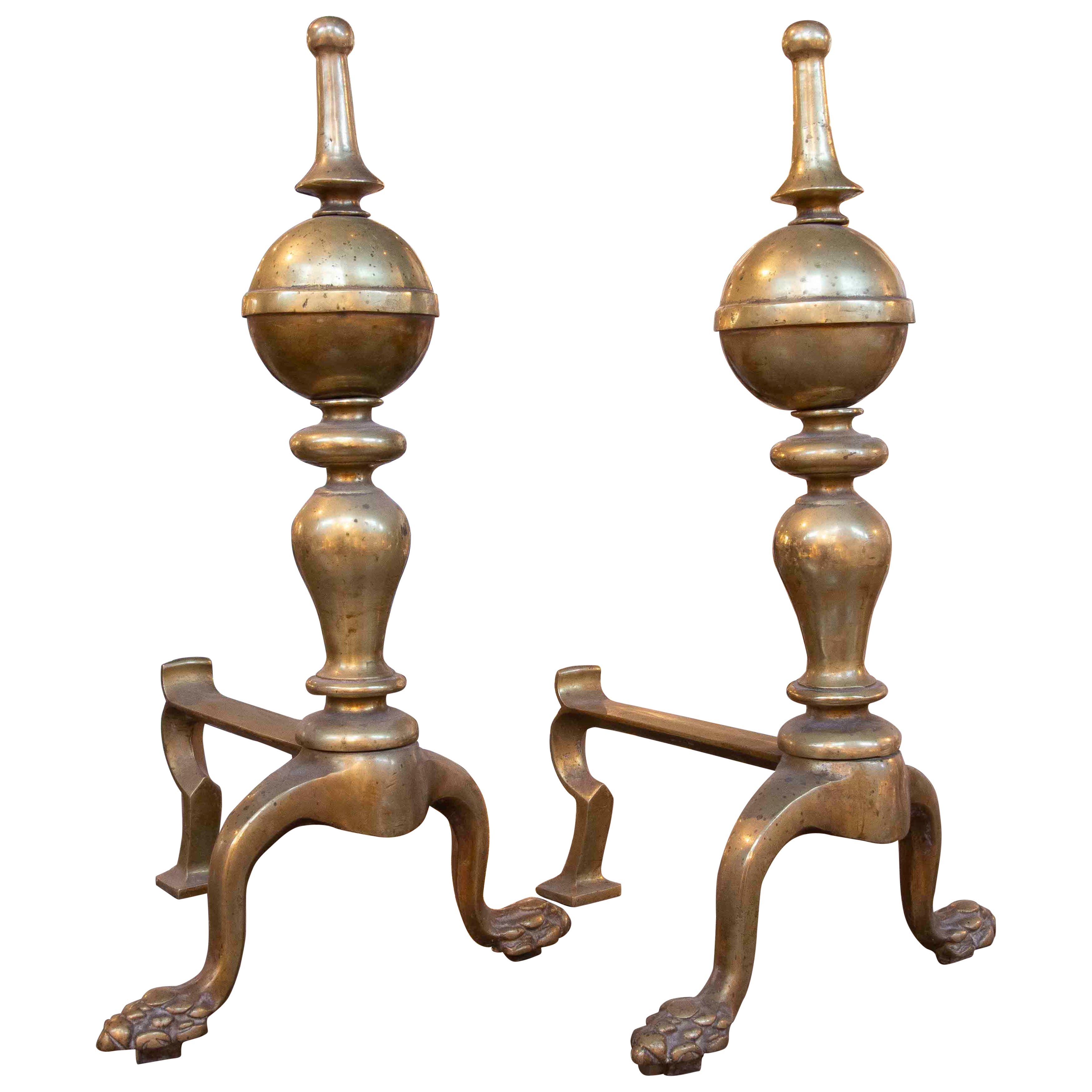 19° Coppia di candelabri in ottone con piedi ad artiglio