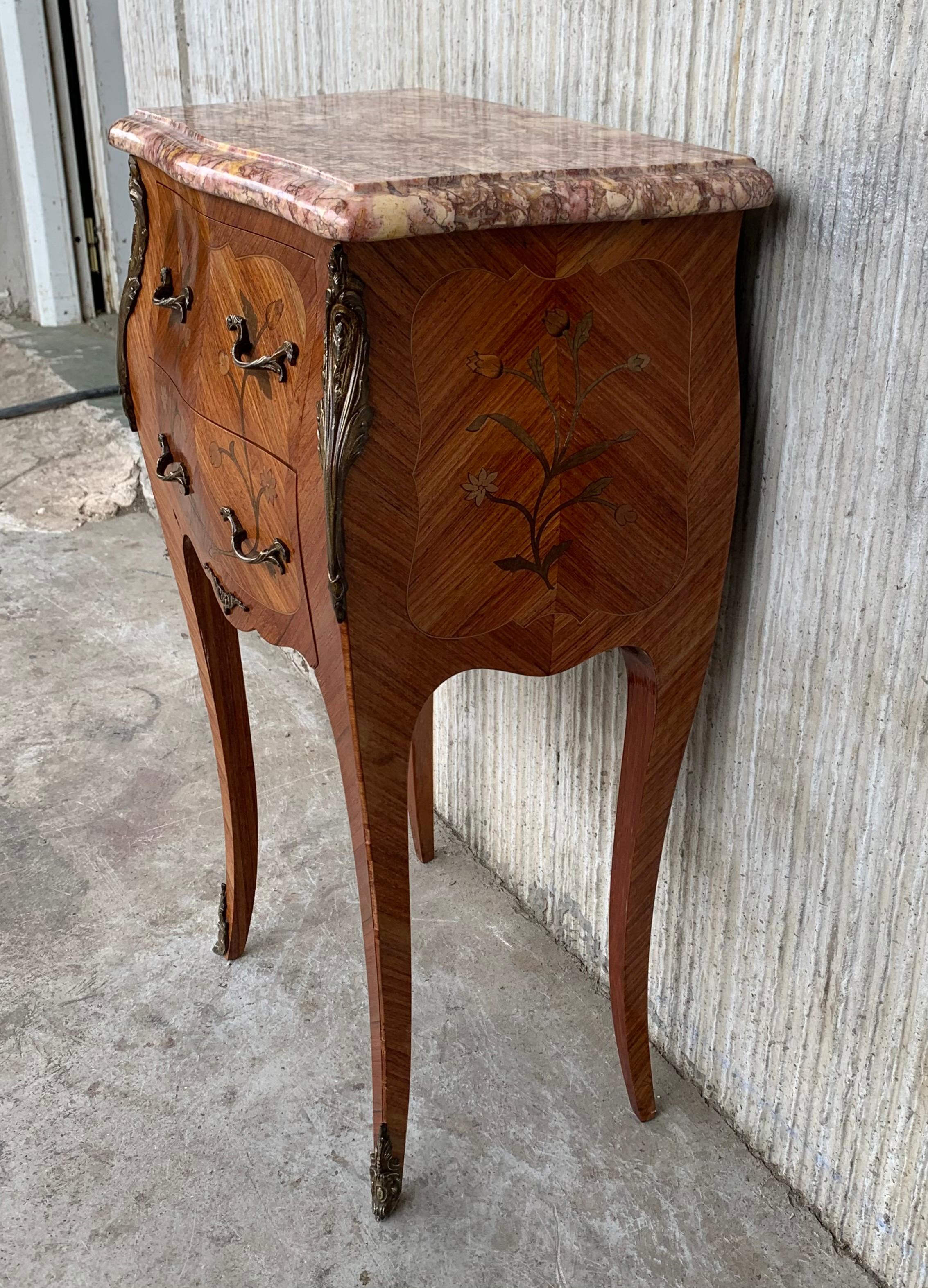 19th Pair of French Marquetry Nightstands with Roses and Marble Tops In Good Condition In Miami, FL
