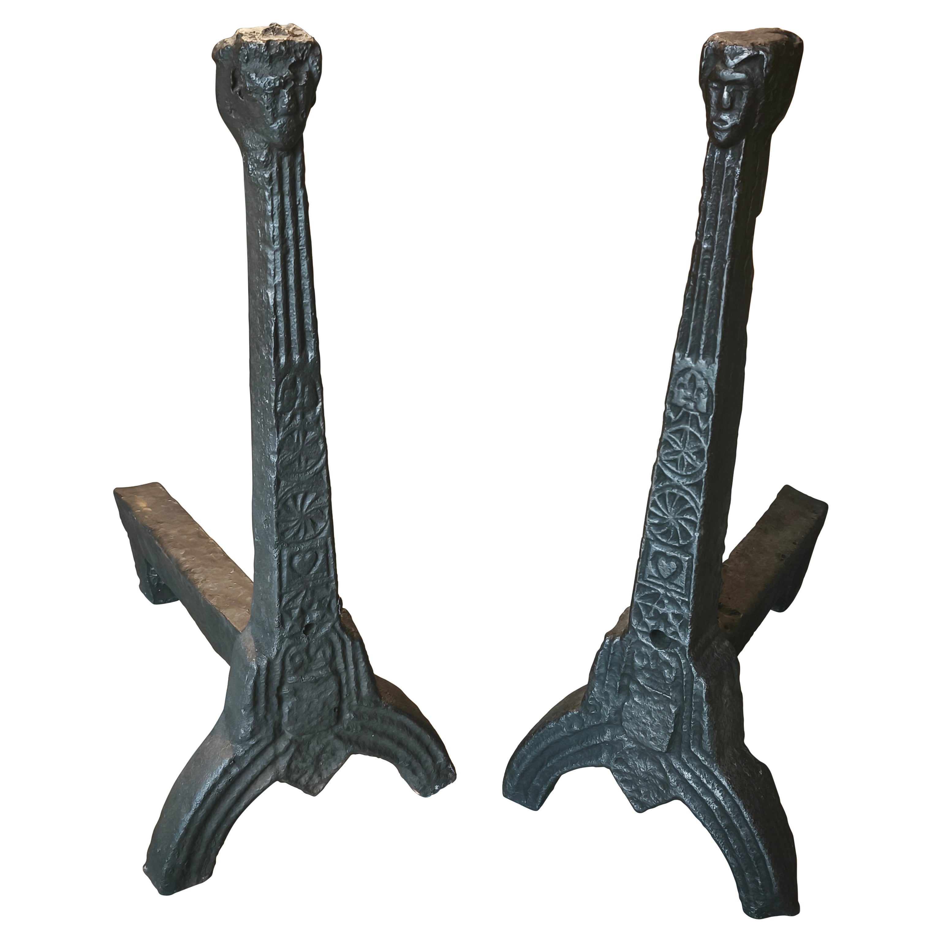 19ème Paire de cheminées et fers à repasser en fer forgé avec visages en vente