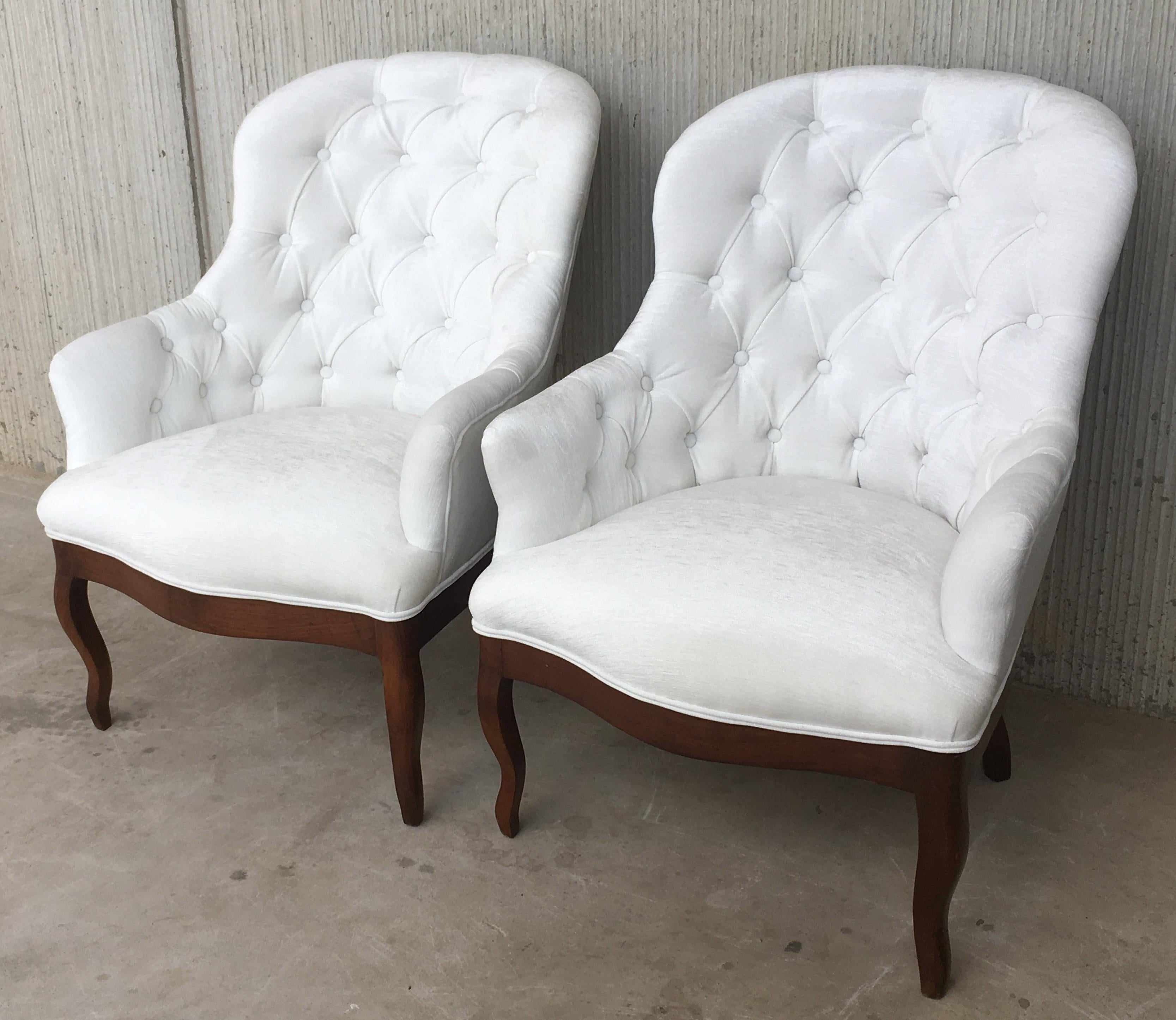 Français 19ème Paire de fauteuils Bergère Louis XV en velours blanc en vente