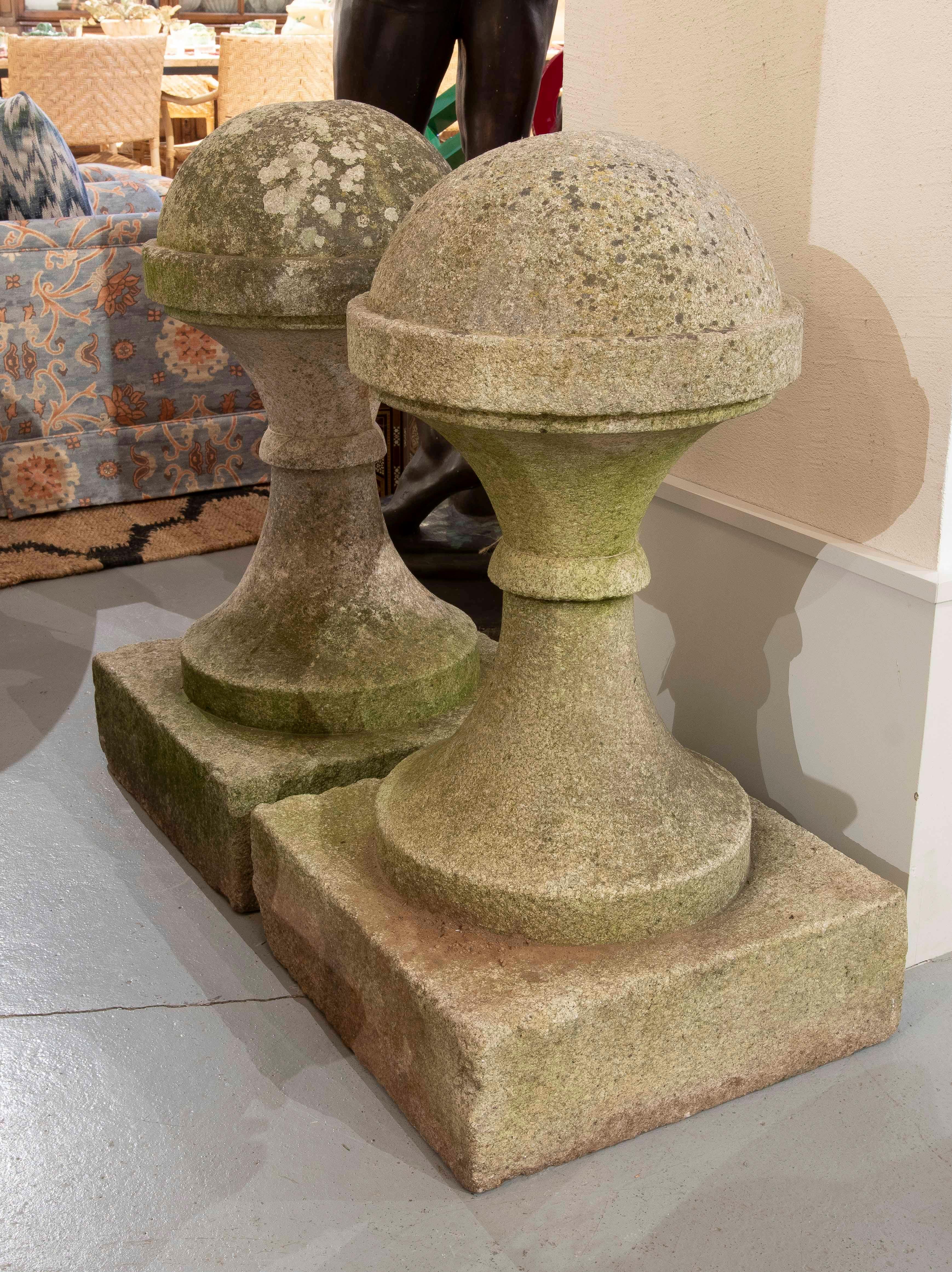 19. Paar portugiesische Bau-Granit-Finials 