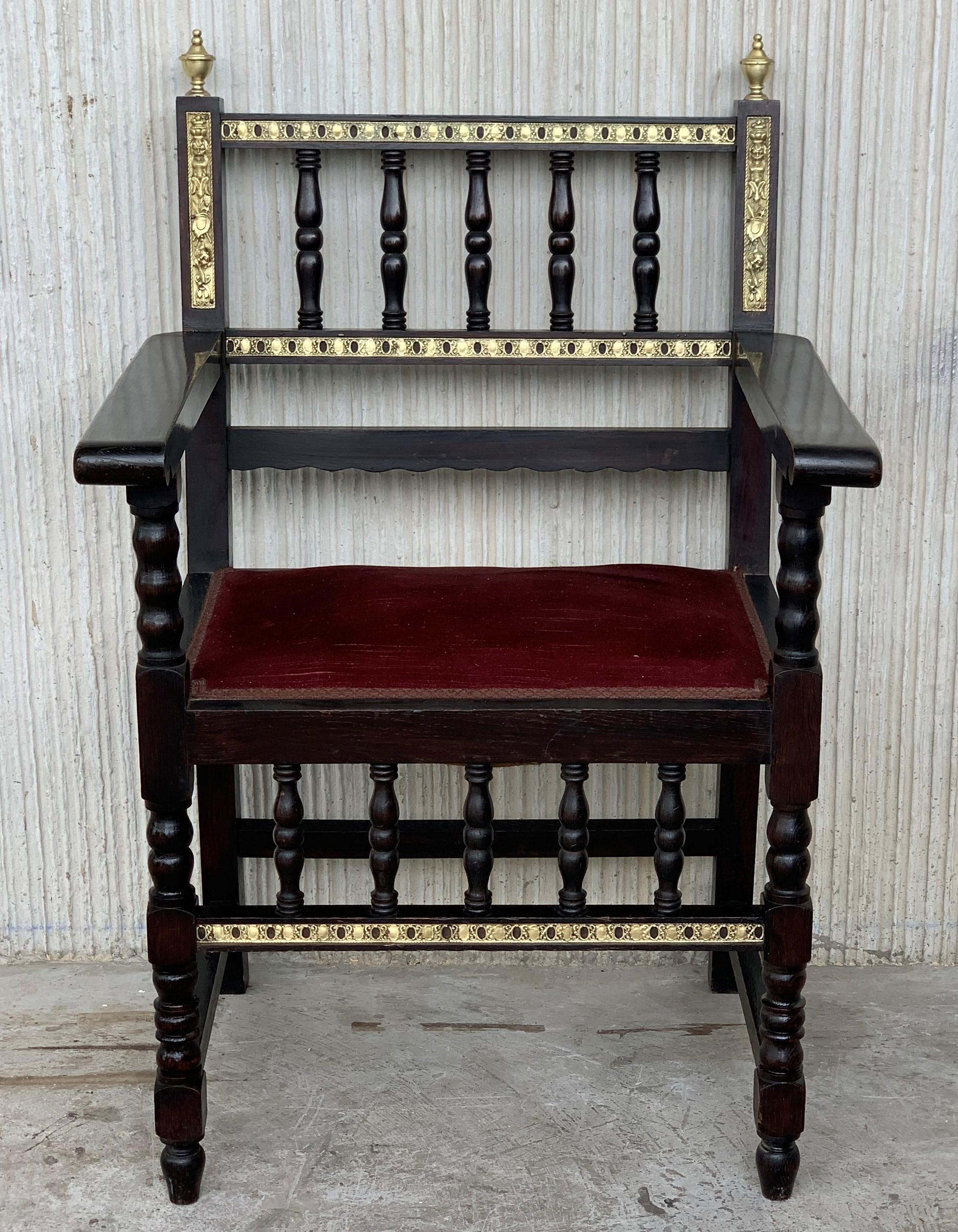 paar spanische Sessel aus dem 19. Jahrhundert mit Bronzedetails und rotem Samtüberzug
Schöne Sessel, sehr schwer.
            