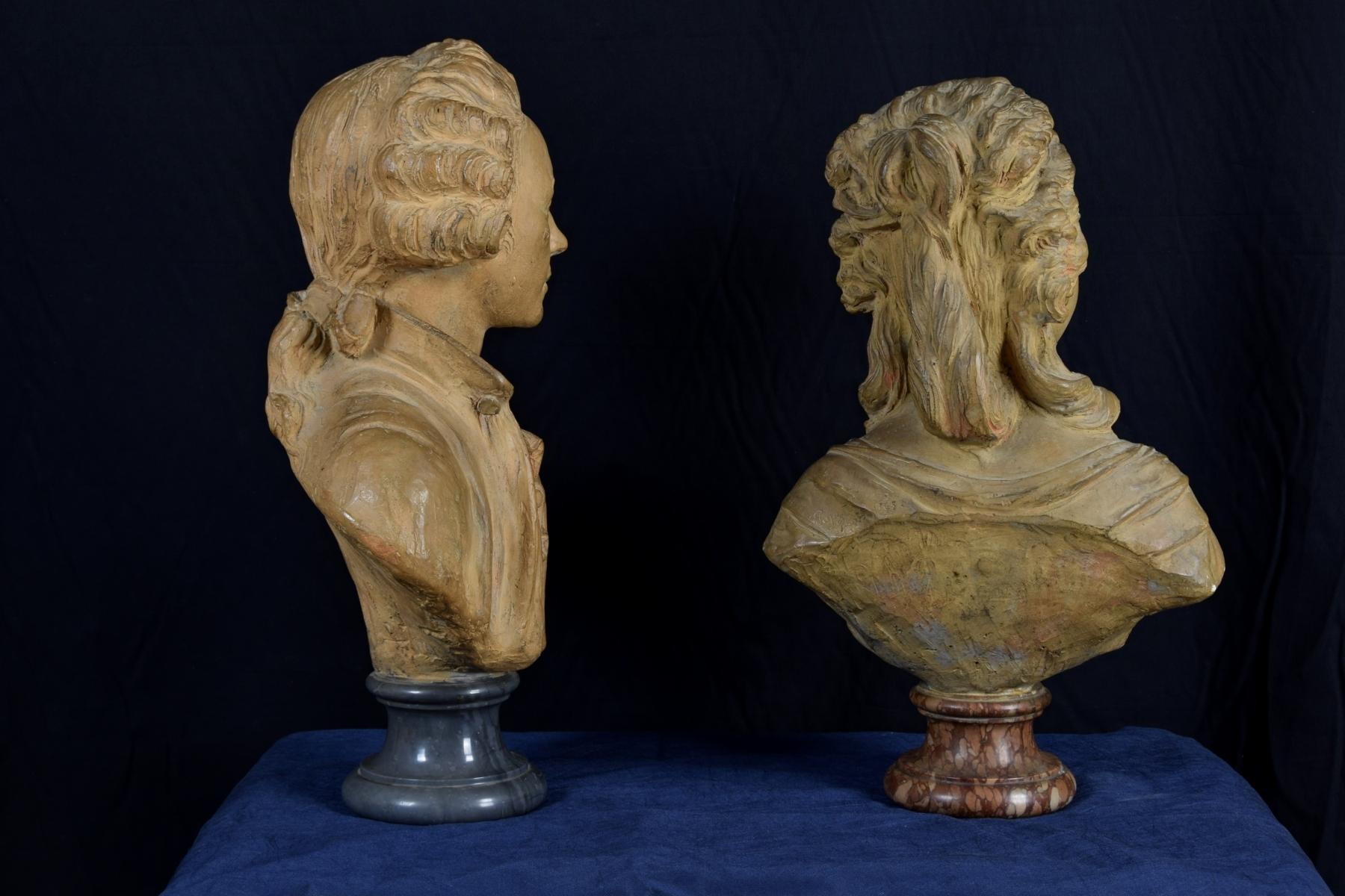 XIX secolo, Coppia di busti francesi in terracotta in vendita 13