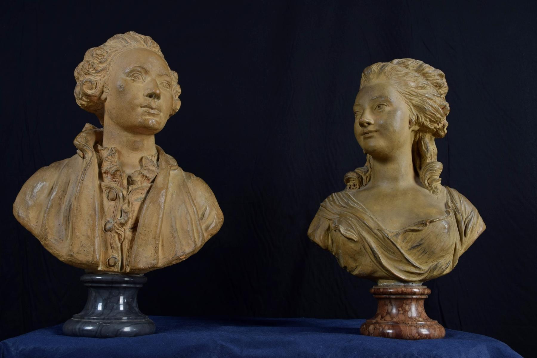 Stampato XIX secolo, Coppia di busti francesi in terracotta in vendita