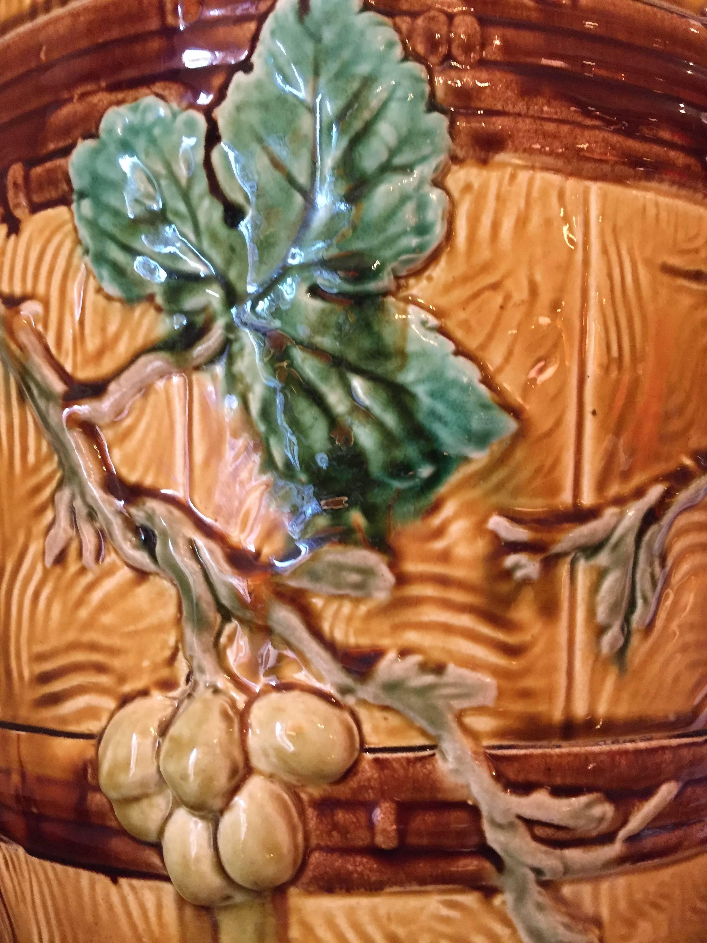 Cover-pot with decoration of vines realized by the manufacture of Choisy-le-Roi. Nice trompe l' oeil work on the metal ringed wood. The planter is signed.