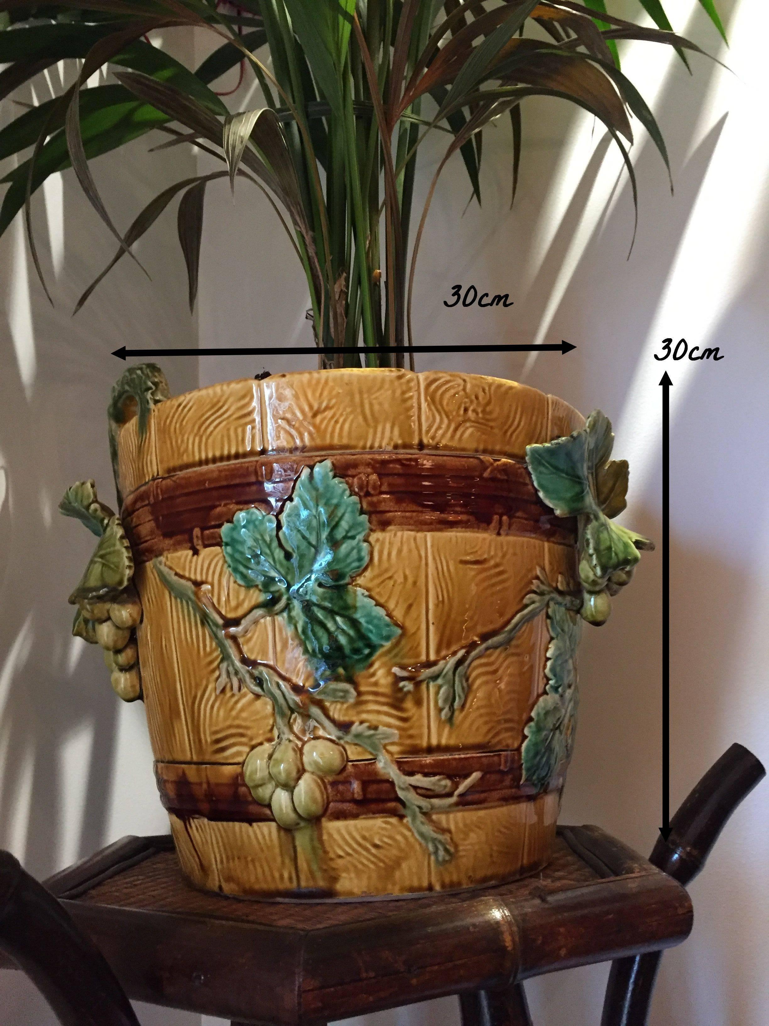 19th Century Planter with Vignes Decoration, Choisy-le-Roi In Excellent Condition For Sale In Paris, FR