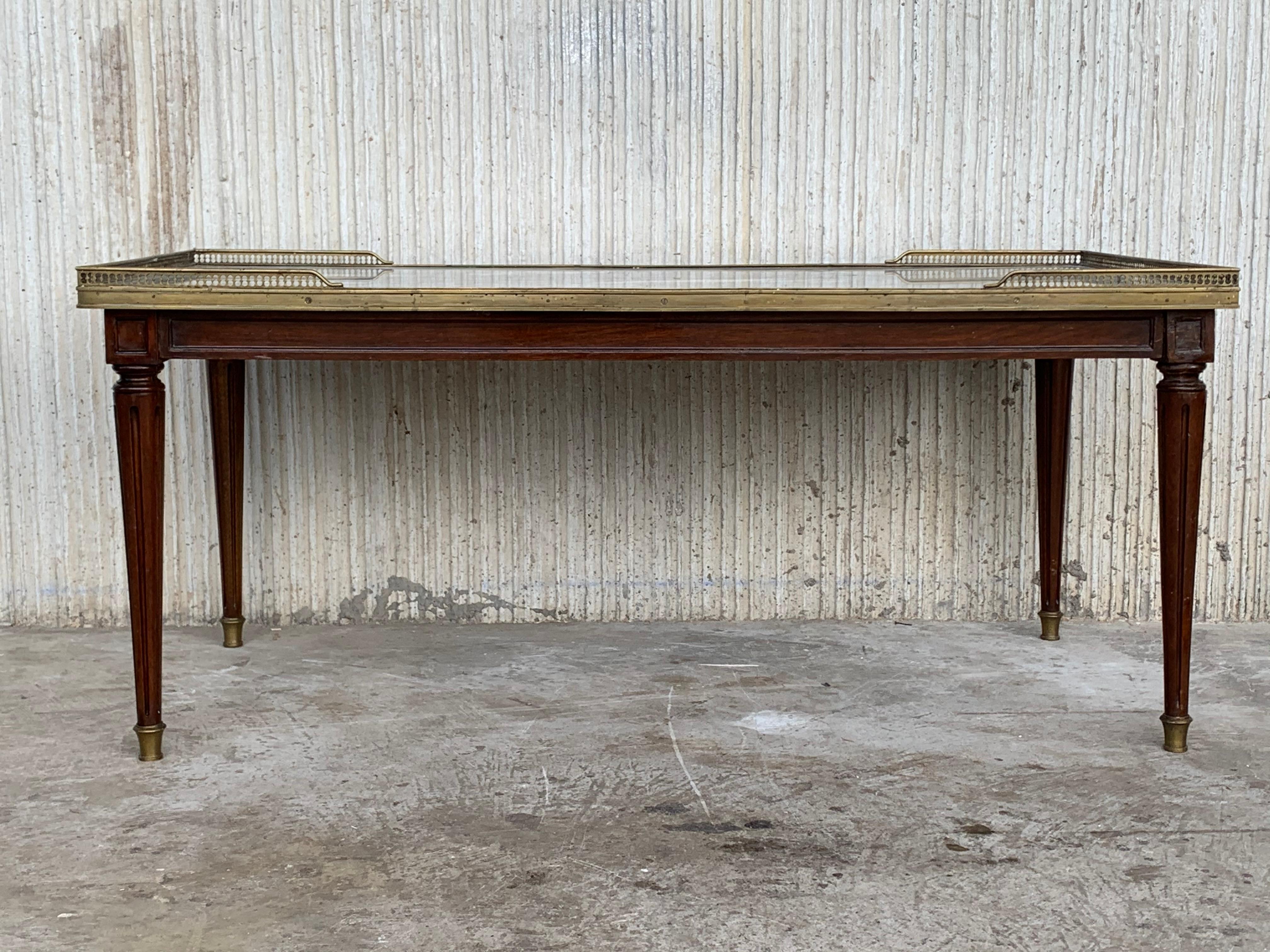 19. Rechteckiger Bouillotte-Tisch im Louis XVI-Stil Guéridon mit kannelierten Beinen (Französisch) im Angebot
