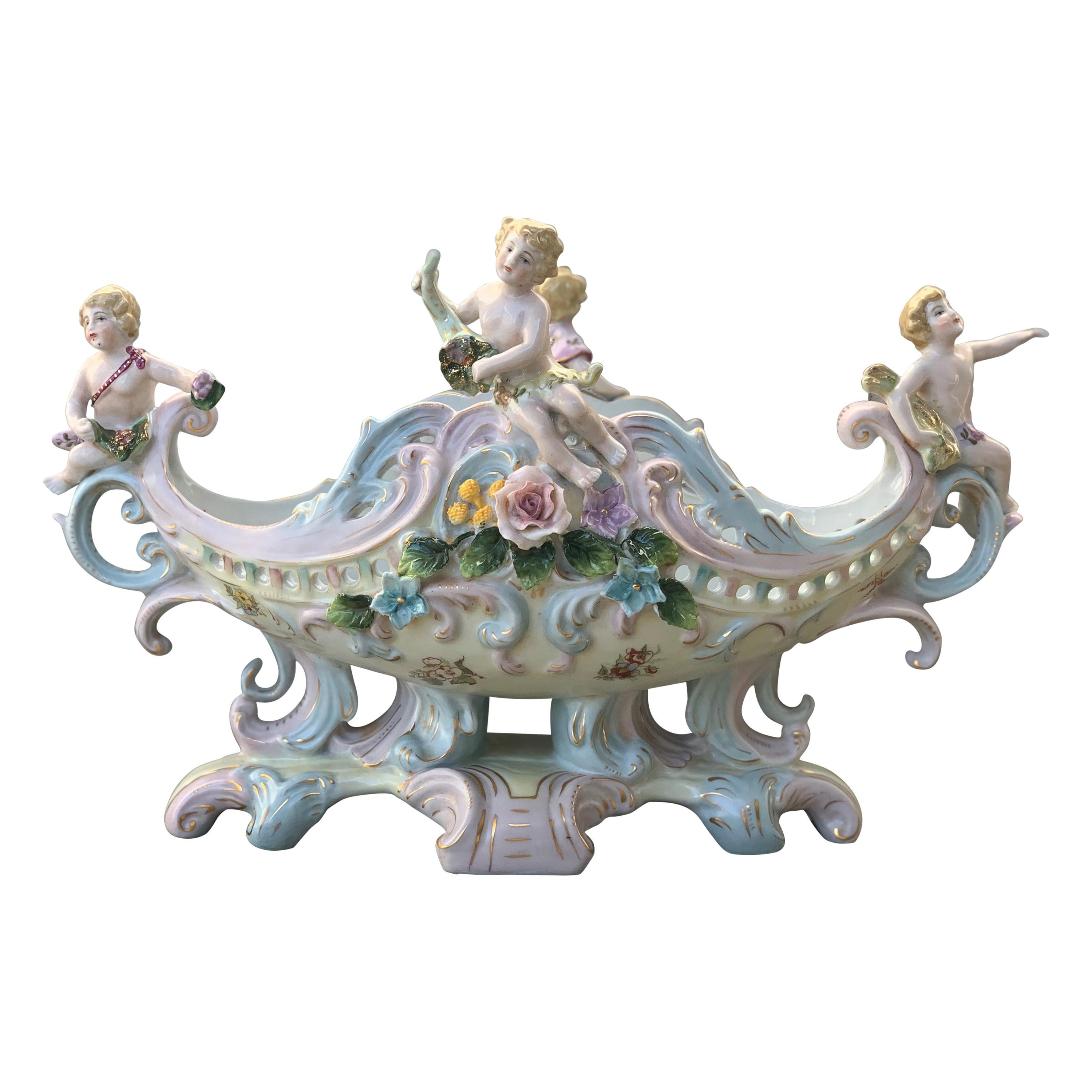Rococó Porcelain Figural Cherub Jardinière or Centerpiece Bowl by Meissen For Sale