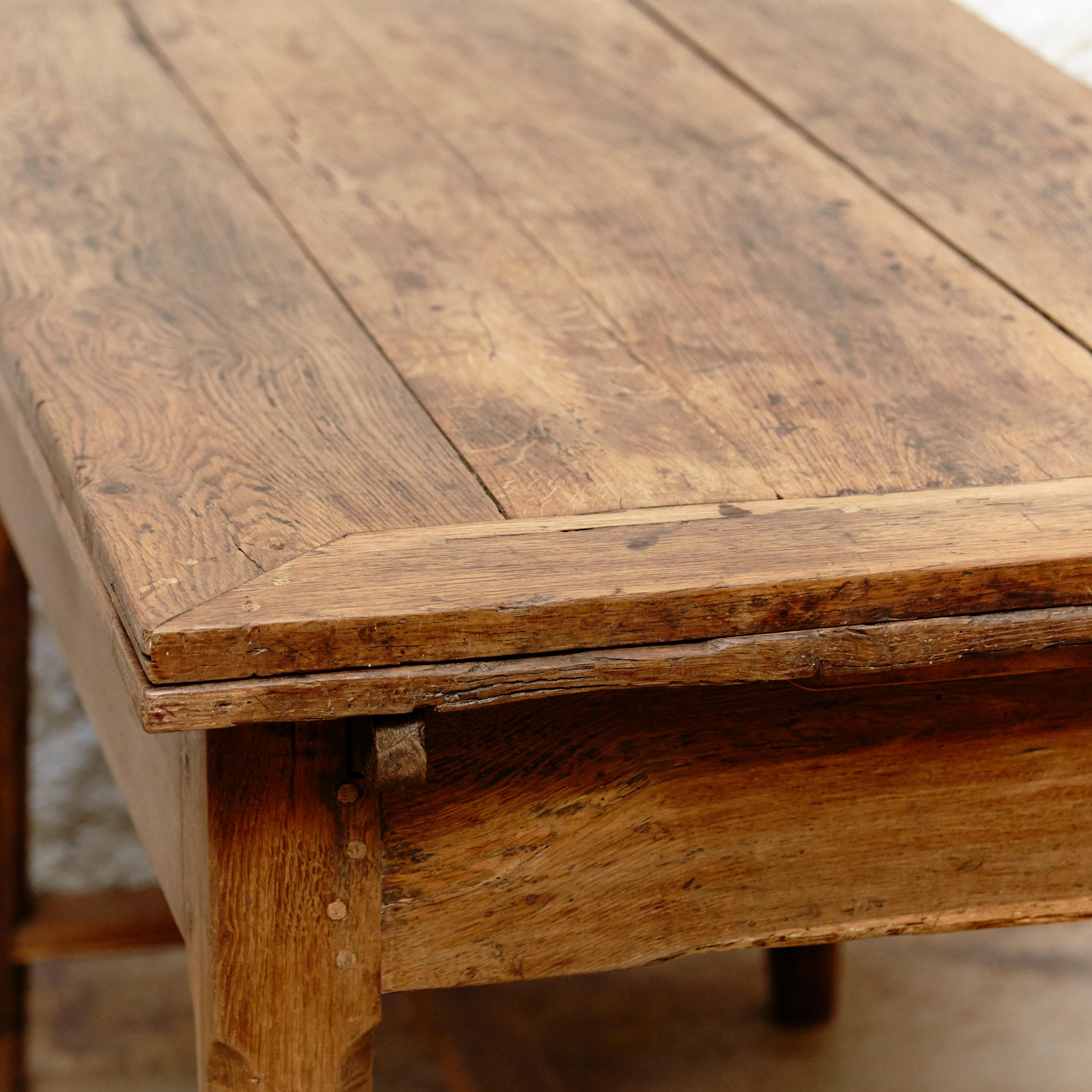 19th Century Rustic Extensible Popular Oak Dining Table 6