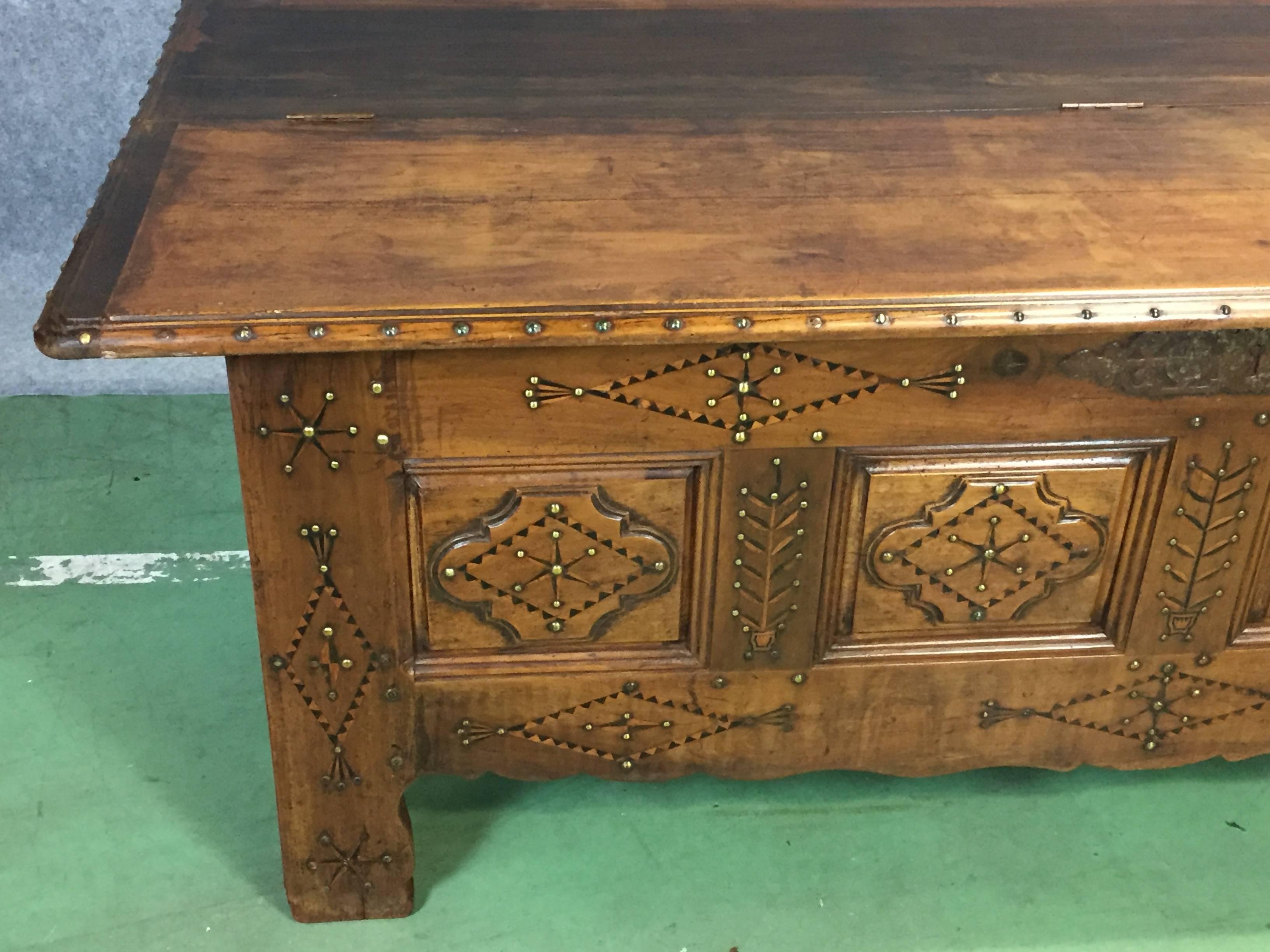 19th Century Rustic Fruitwood Bench Coffer In Good Condition For Sale In Lannebert, FR