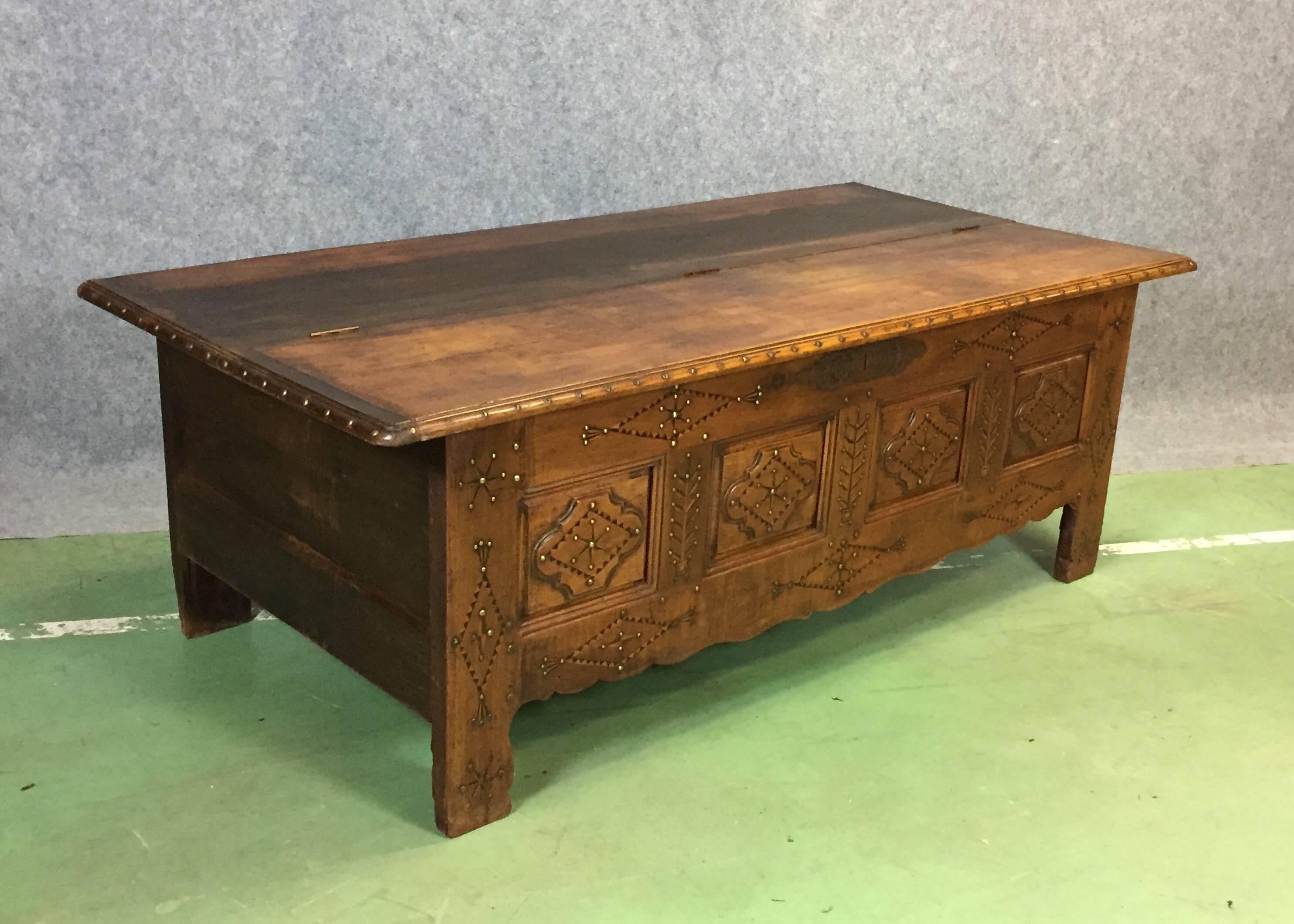 19th Century Rustic Fruitwood Bench Coffer For Sale 1