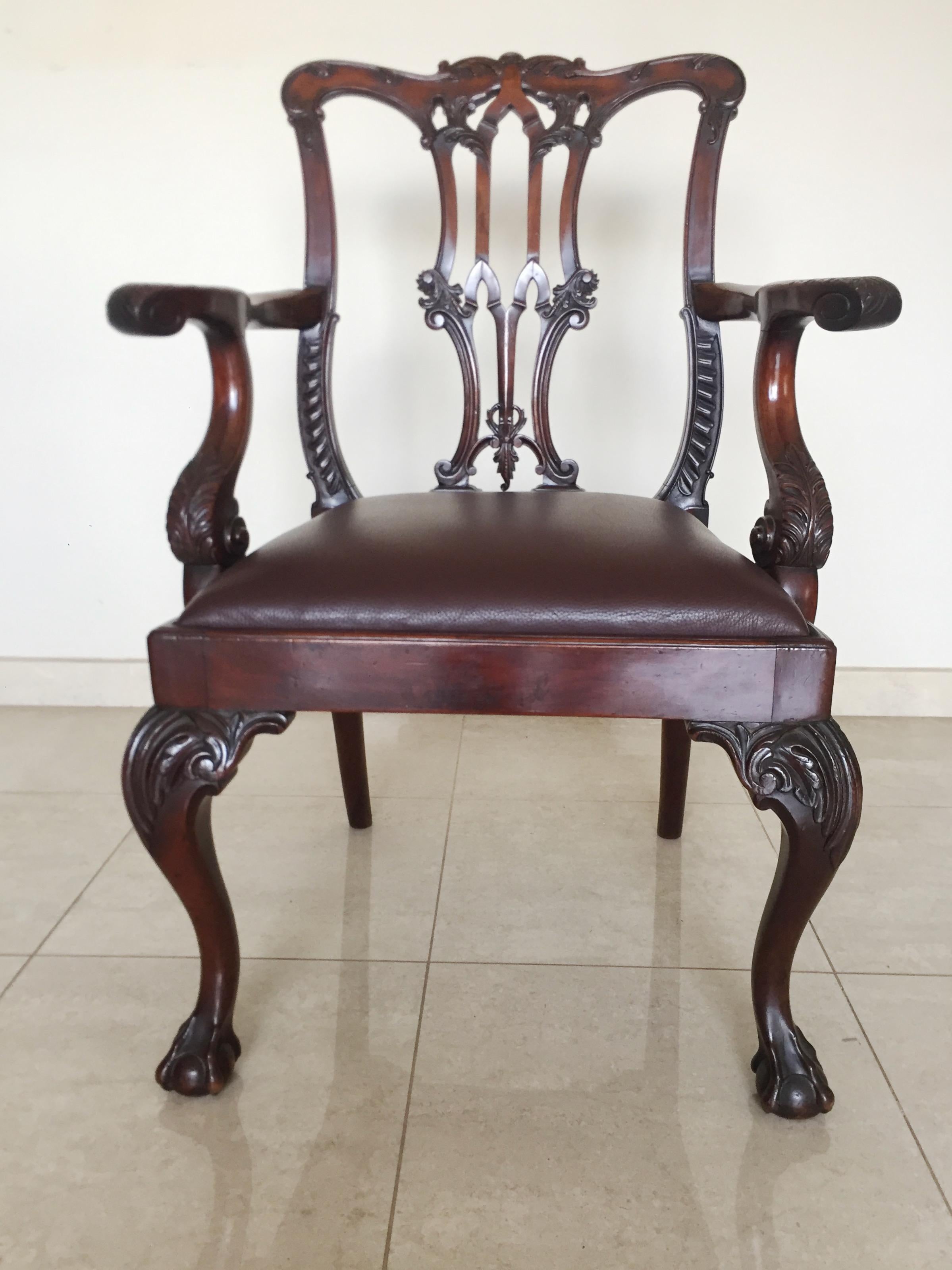 English Chippendale Ball & Claw Mahogany Wood Dining Armchairs and Chairs, 19th Century For Sale