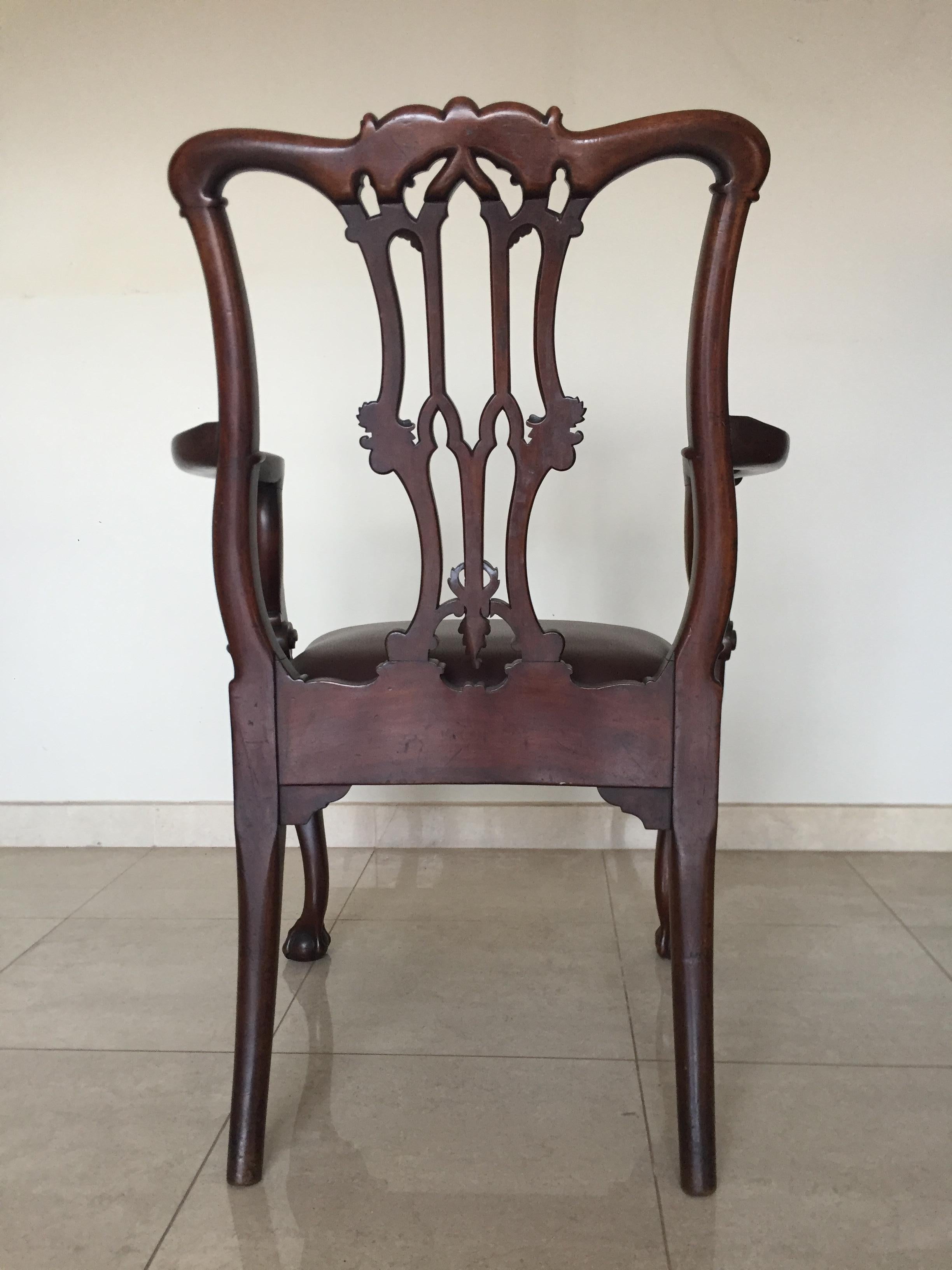 Chippendale Ball & Claw Mahogany Wood Dining Armchairs and Chairs, 19th Century For Sale 3