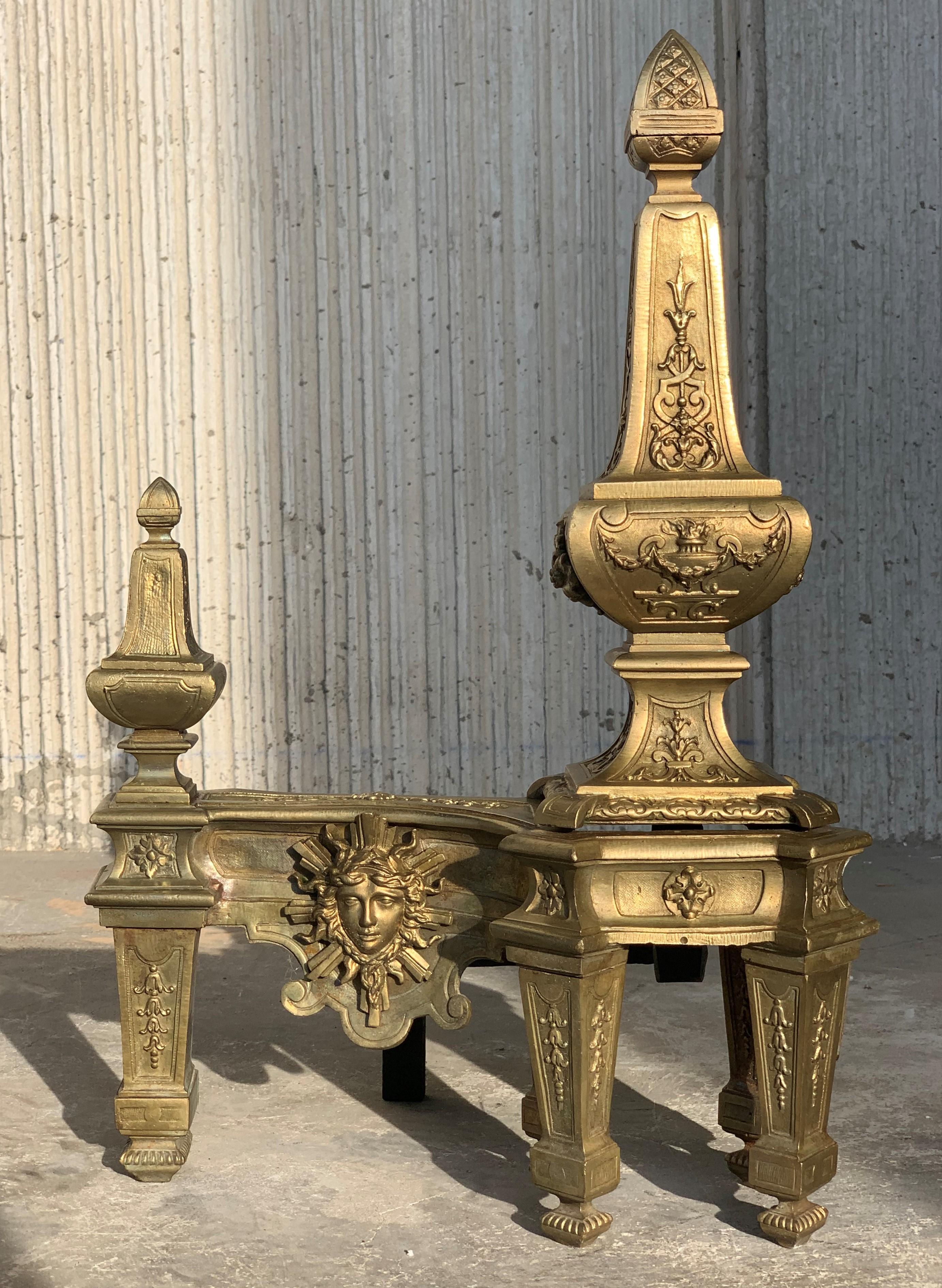 Superb set of antique French andirons.
This set of double barred Louis XVI style andirons work
Restored, Great condition, perfect decorative and useable pieces.
 