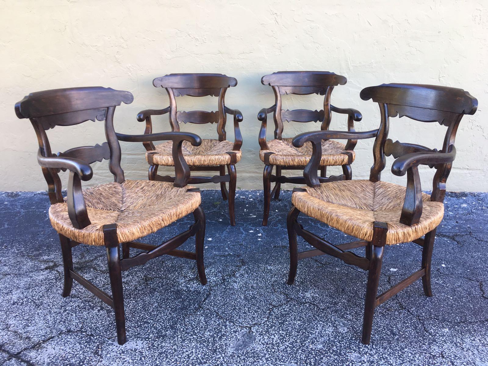 Espagnol 19e Ensemble de quatre fauteuils Anglo à large assise cannée en vente