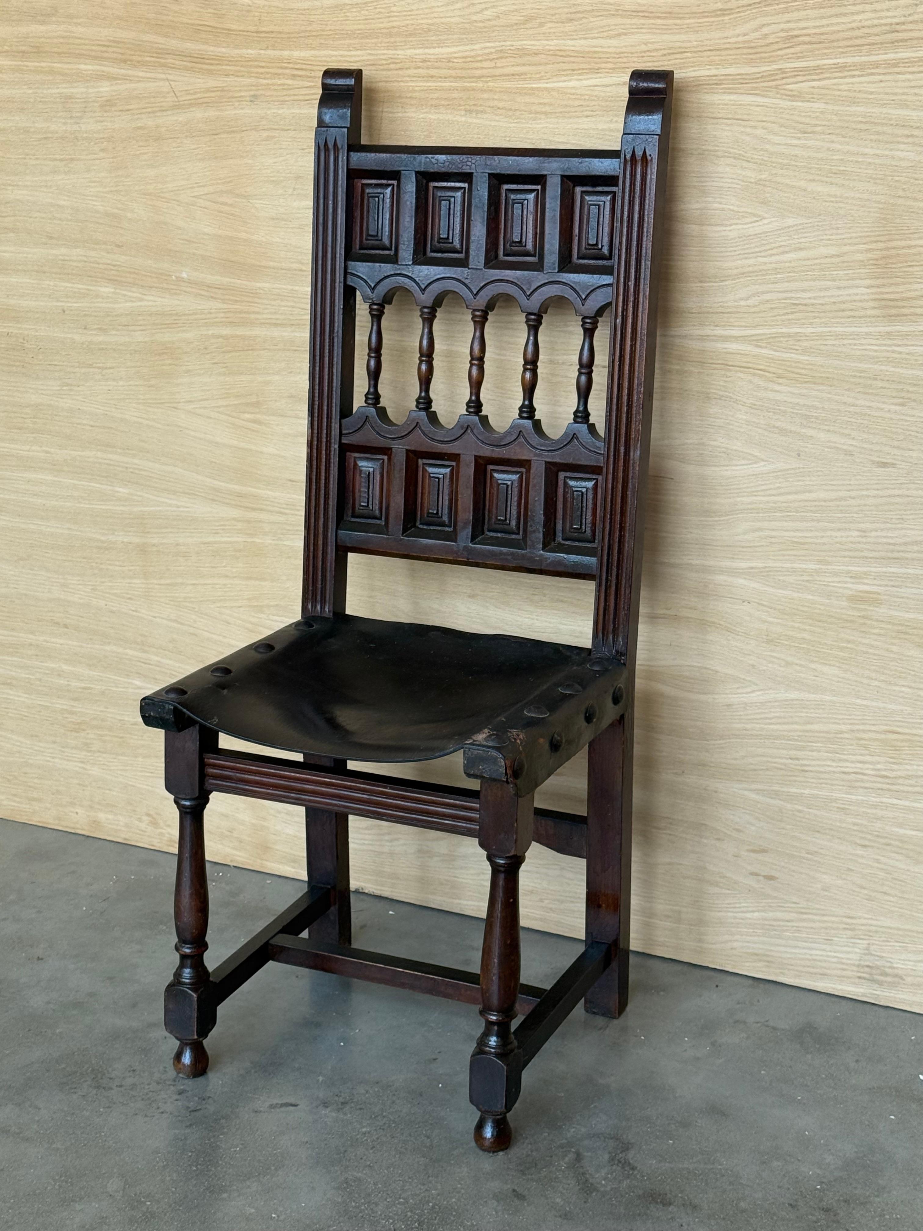 19th Set of Six Spanish Carved Chairs with Leather Seat and Back In Good Condition For Sale In Miami, FL