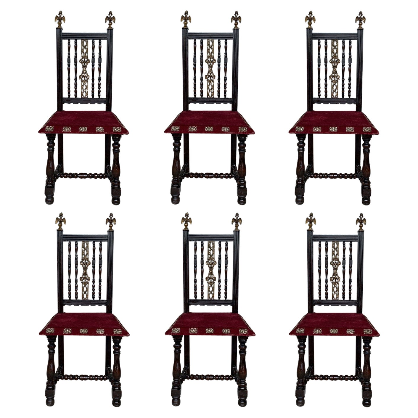 Ensemble de six chaises espagnoles du 19ème siècle avec détails en bronze et tissu d'ameublement en velours rouge