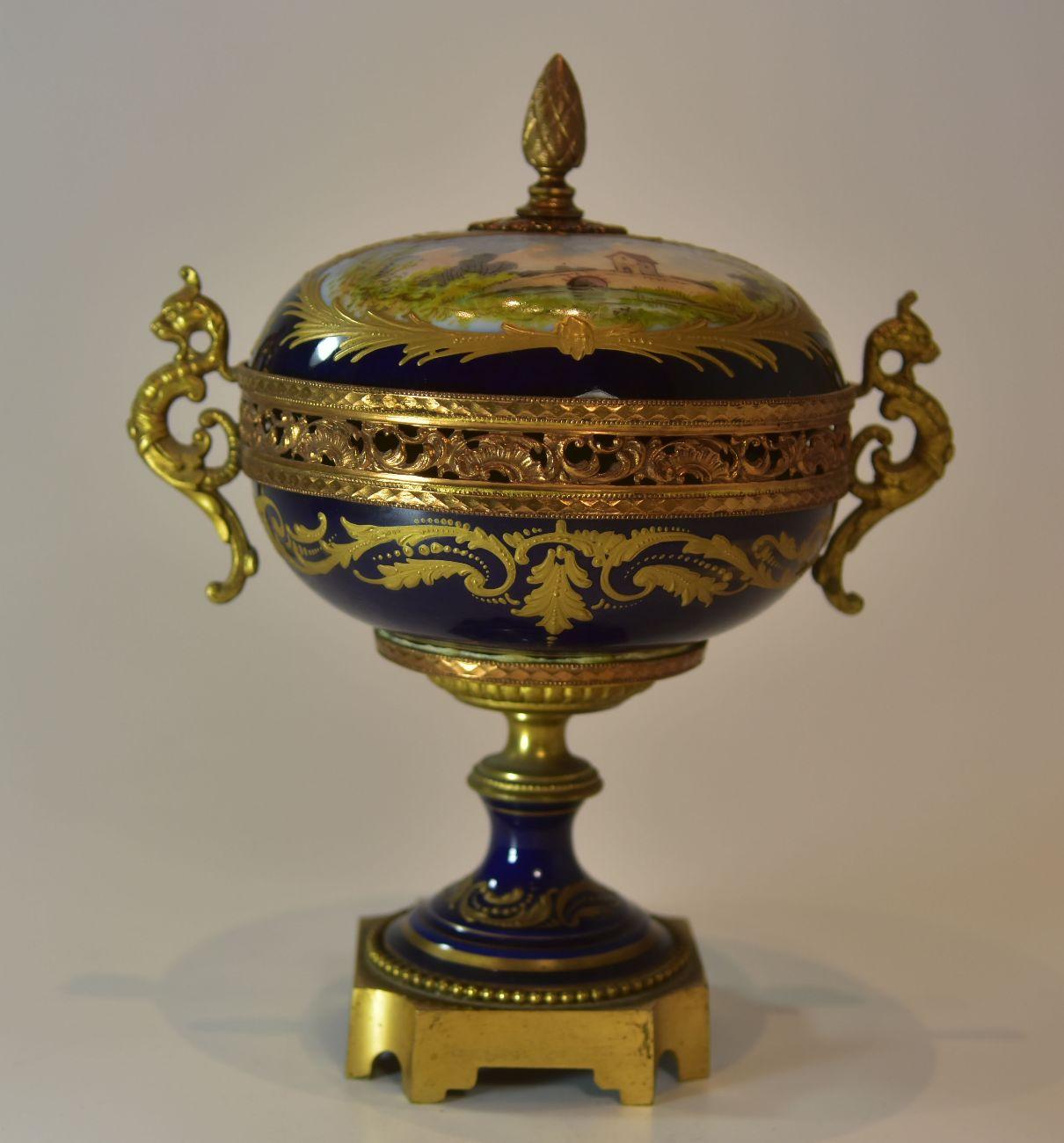 Sèvres Blue Porcelain Candy Box, 19th Century In Good Condition In Marseille, FR