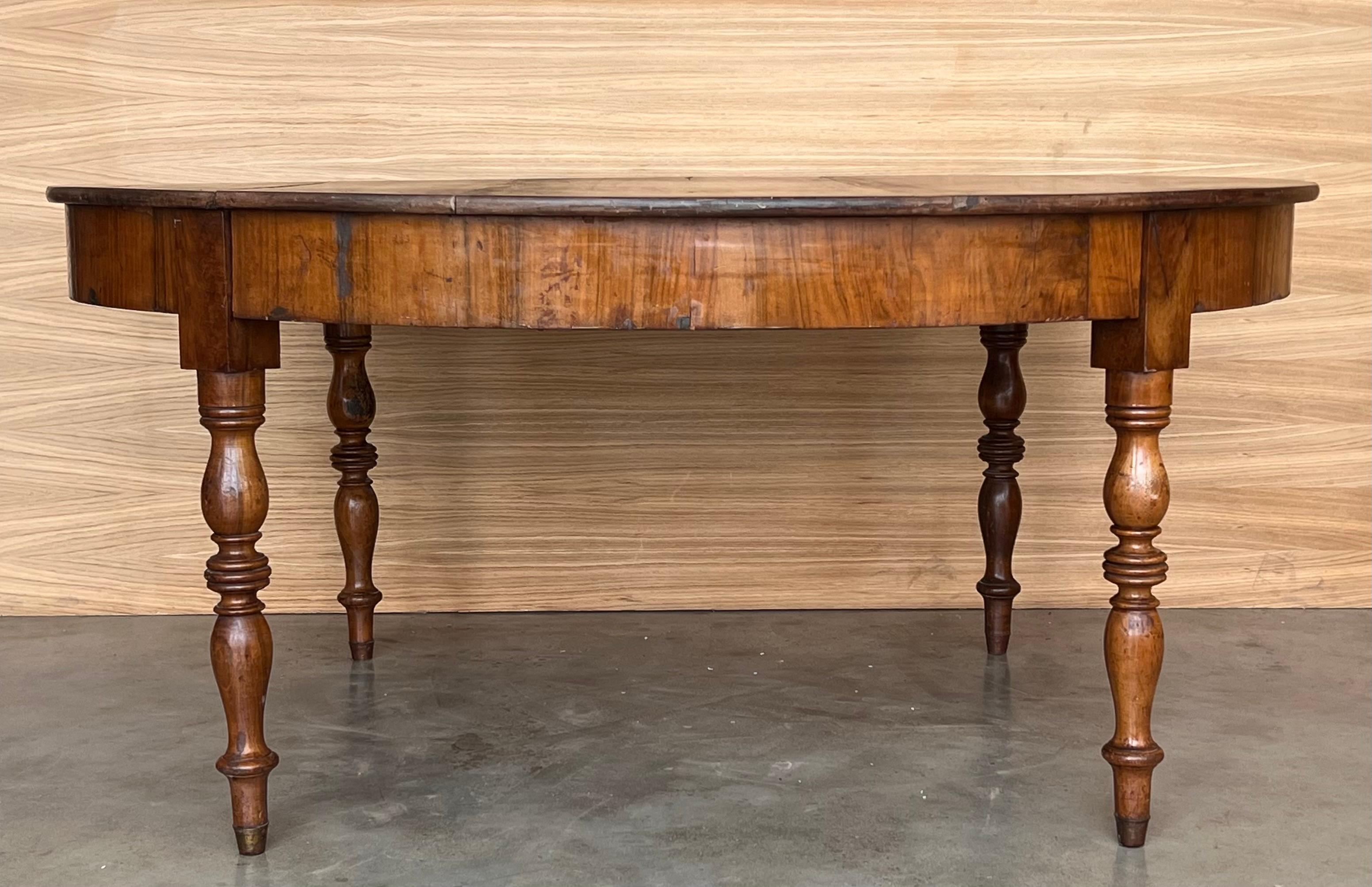 19th Solid Walnut Oval Center Country Table with turned legs, France In Good Condition For Sale In Miami, FL