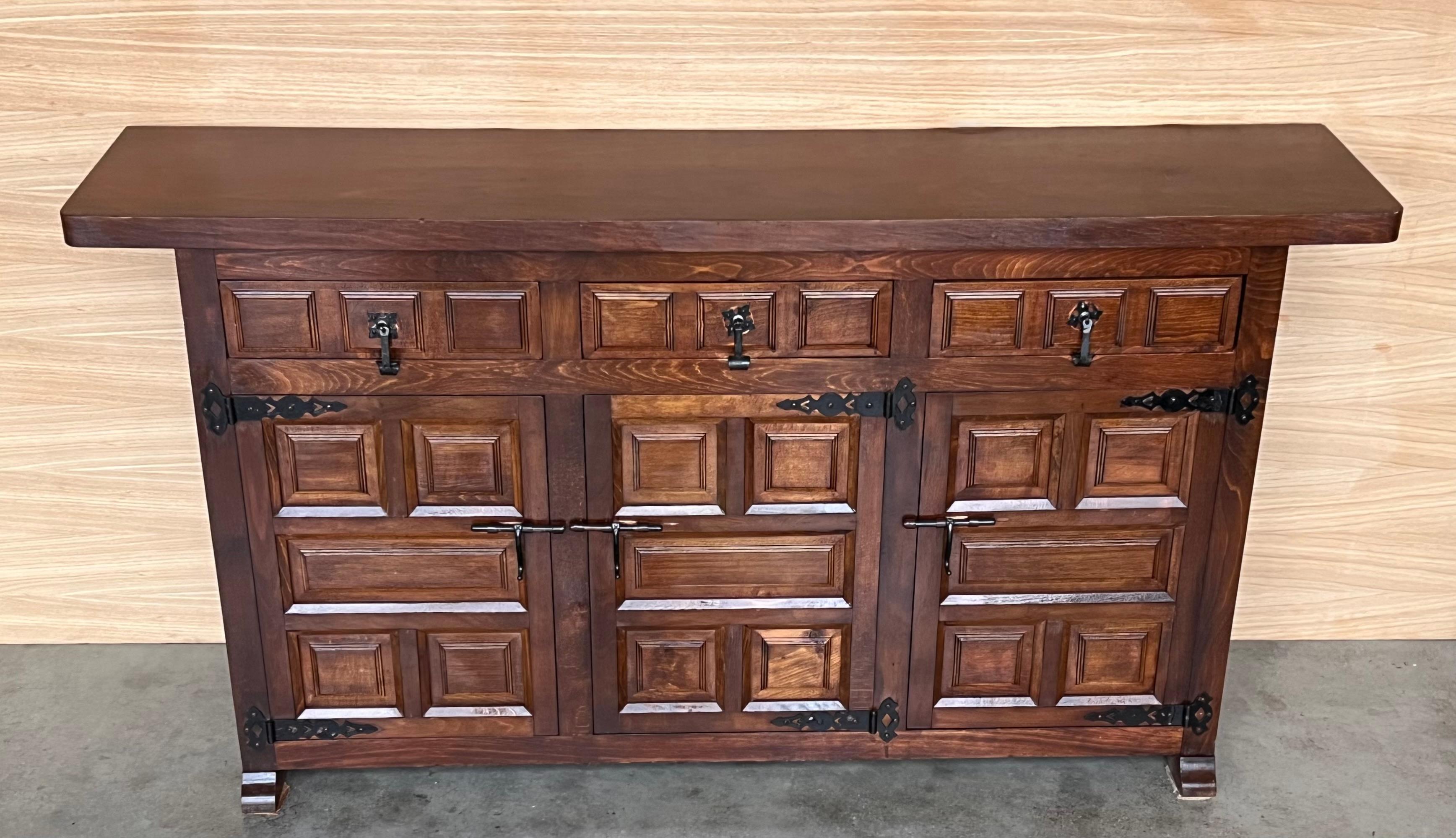 19th Century 19th Spanish Baroque Carved Walnut Tuscan Three Drawers Credenza or Buffet For Sale