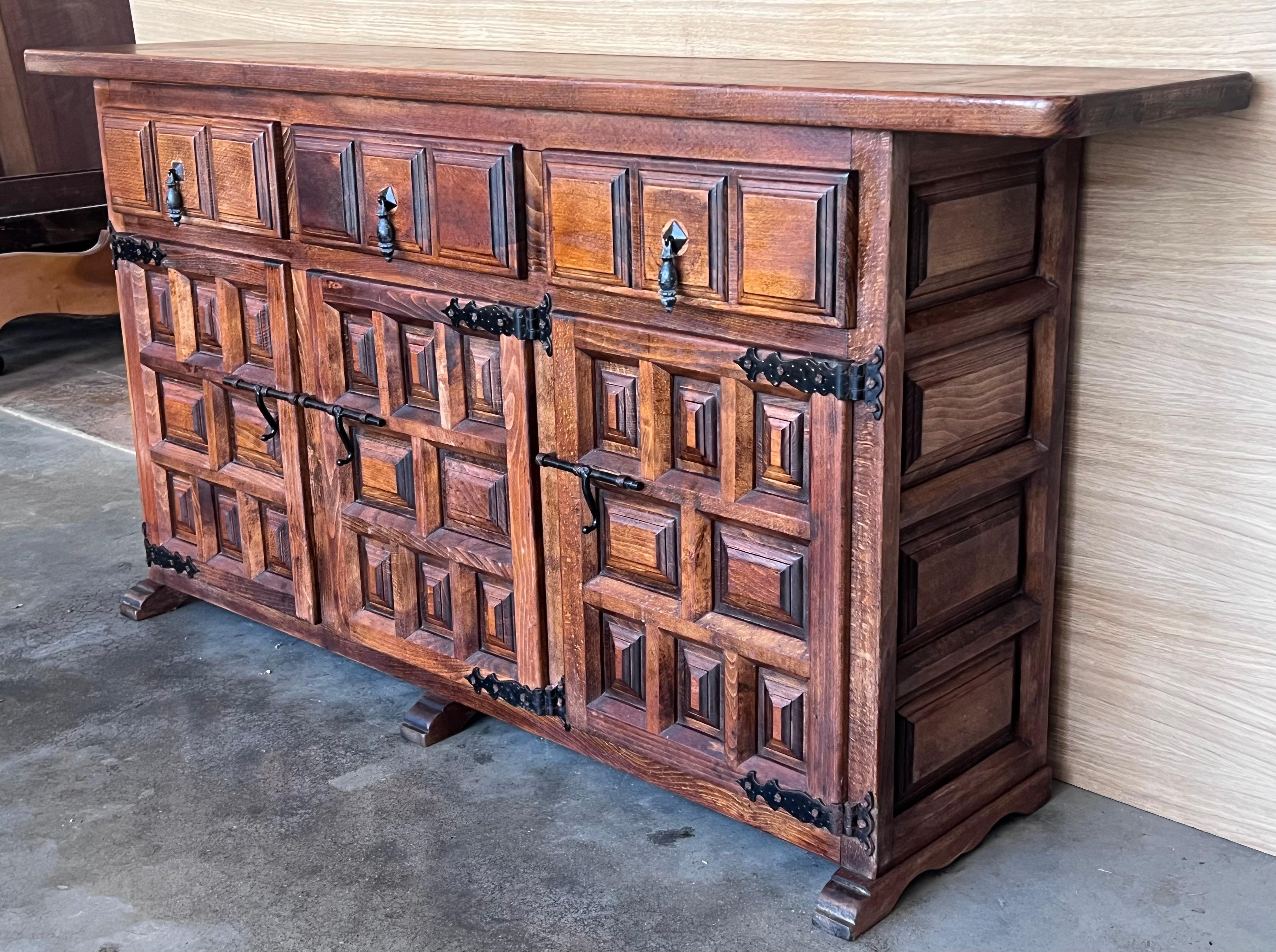 19th Century 19th Spanish Baroque Carved Walnut Tuscan Three Drawers Credenza or Buffet For Sale