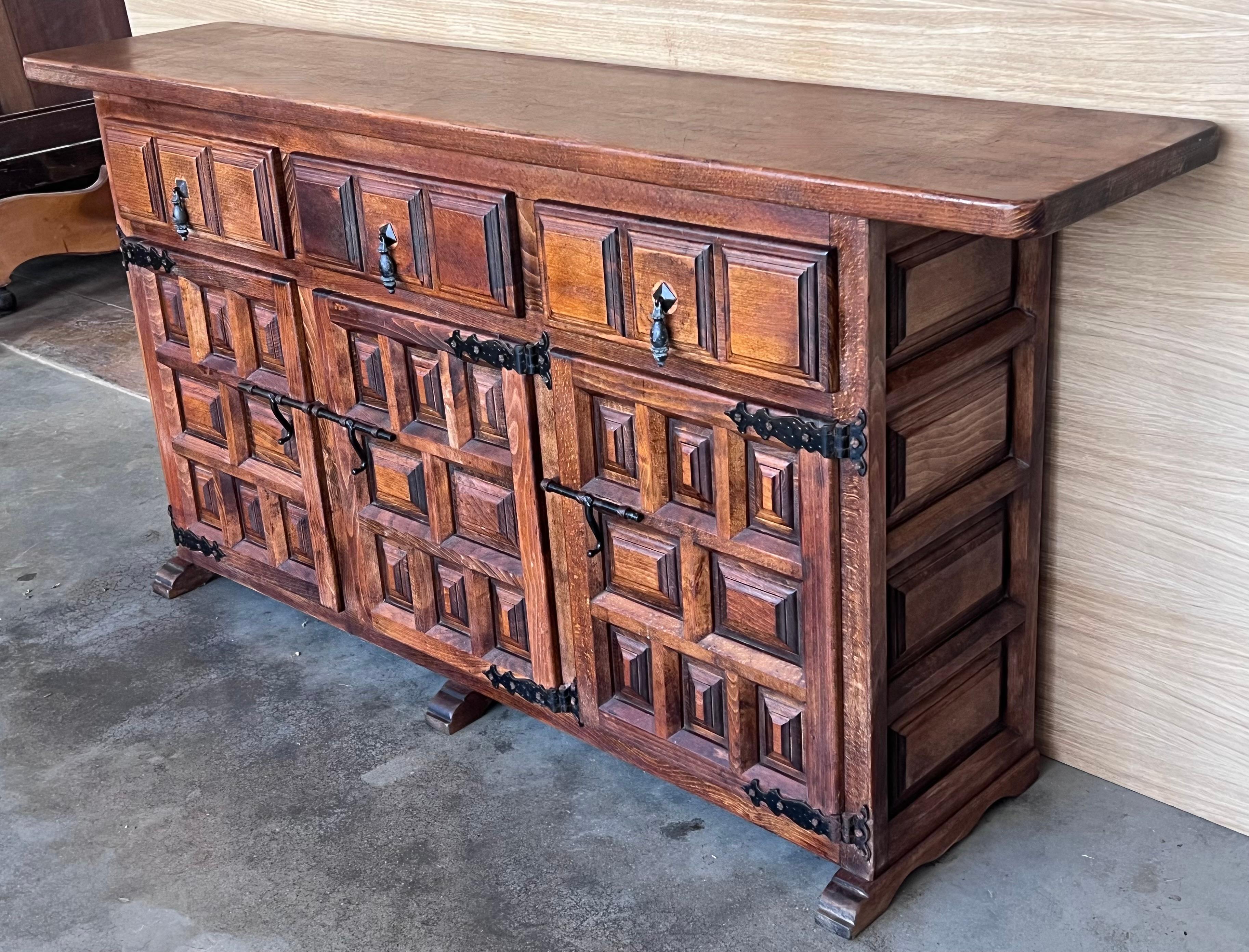 Iron 19th Spanish Baroque Carved Walnut Tuscan Three Drawers Credenza or Buffet For Sale