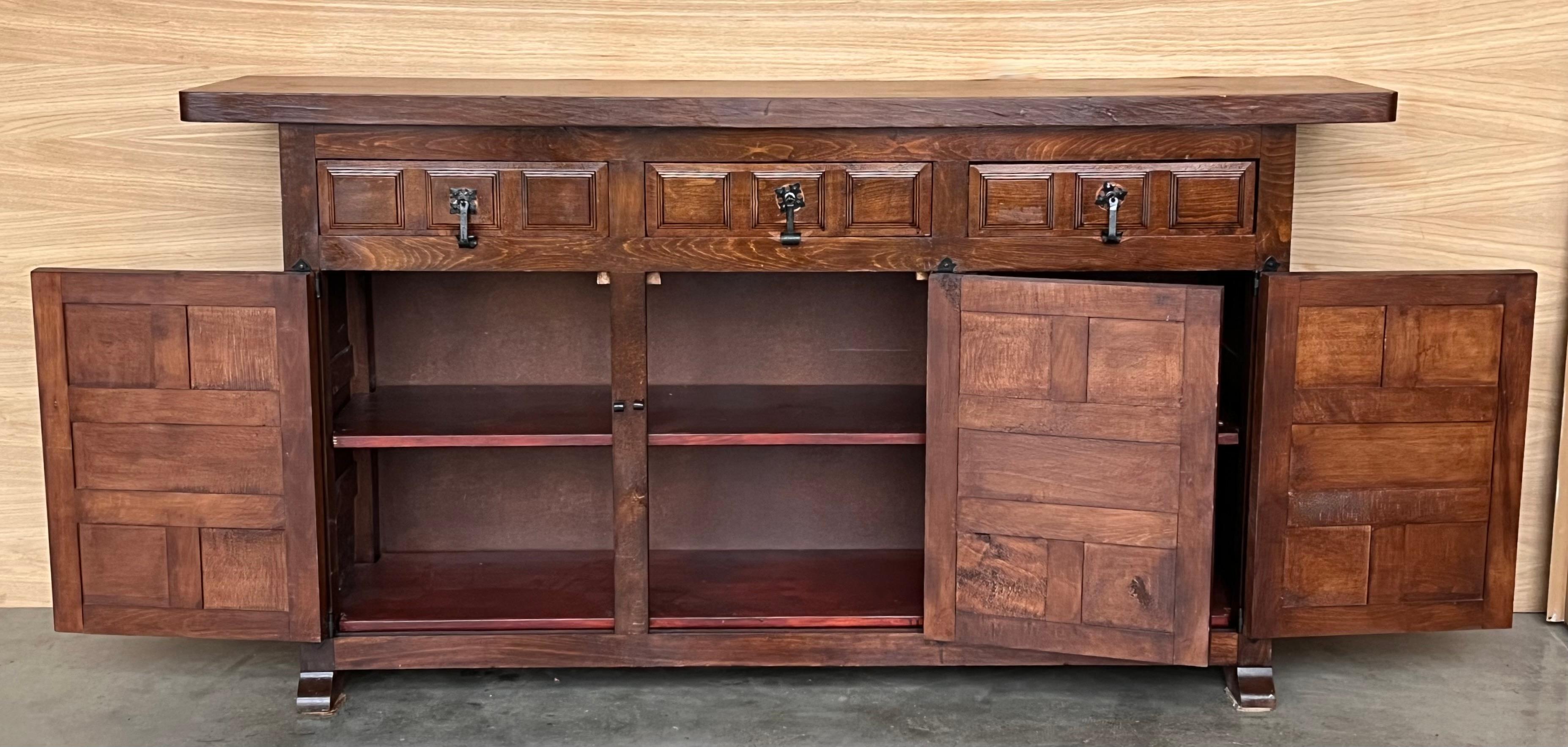 19th Spanish Baroque Carved Walnut Tuscan Three Drawers Credenza or Buffet For Sale 1