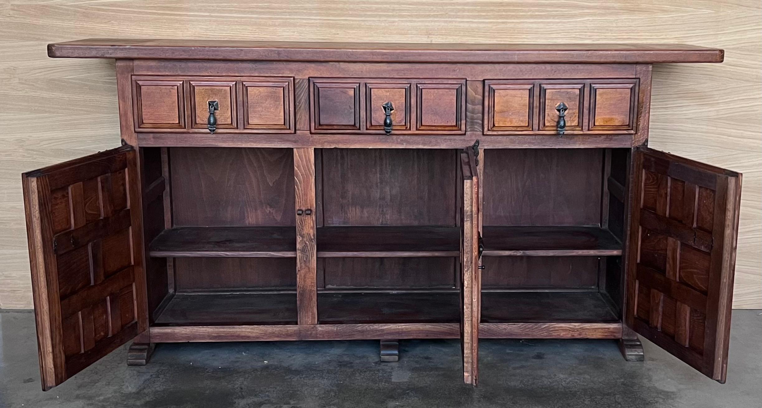 19th Spanish Baroque Carved Walnut Tuscan Three Drawers Credenza or Buffet For Sale 1