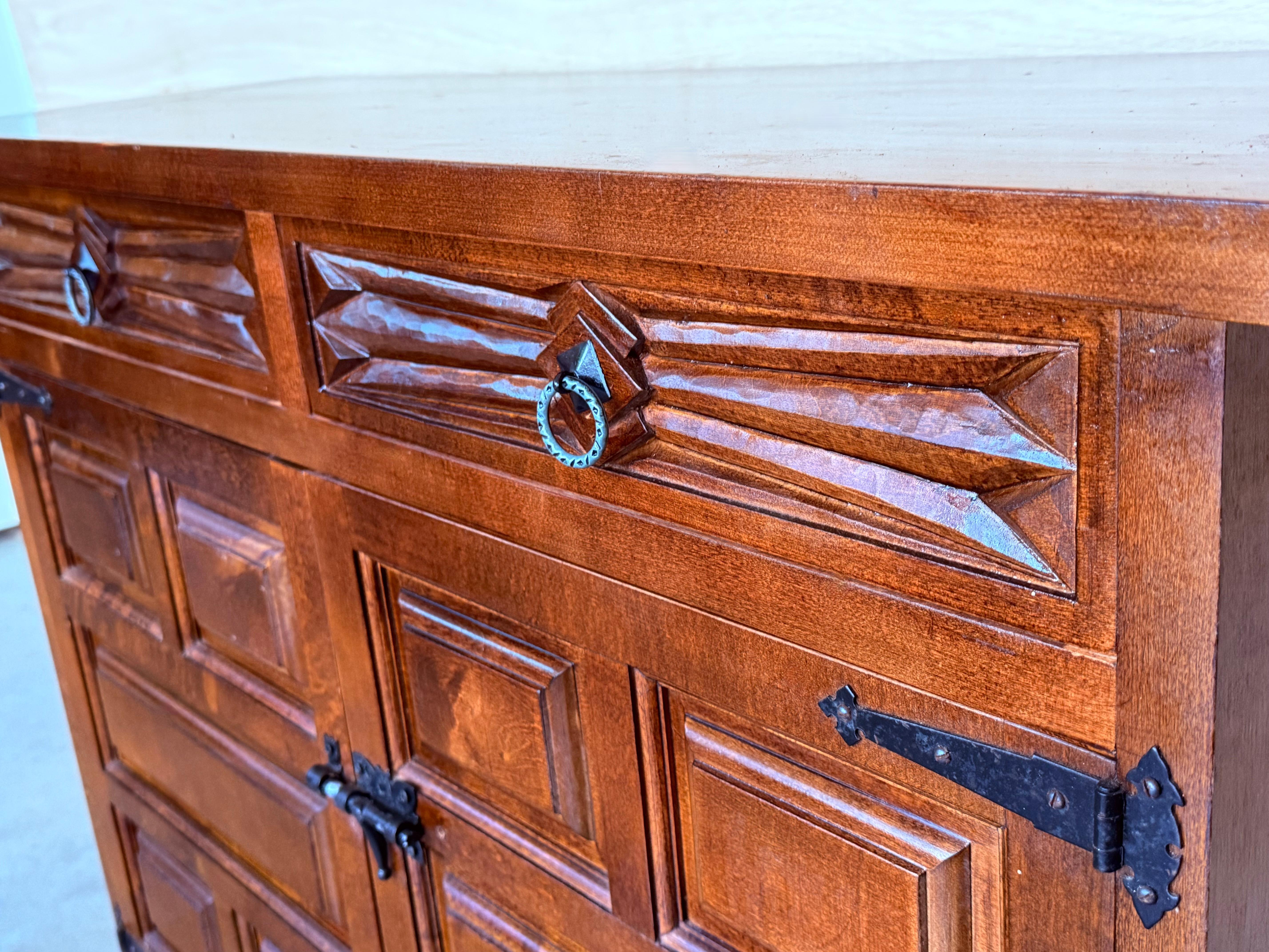 19th Spanish Baroque Carved Walnut Tuscan Three Drawers Credenza or Buffet For Sale 1