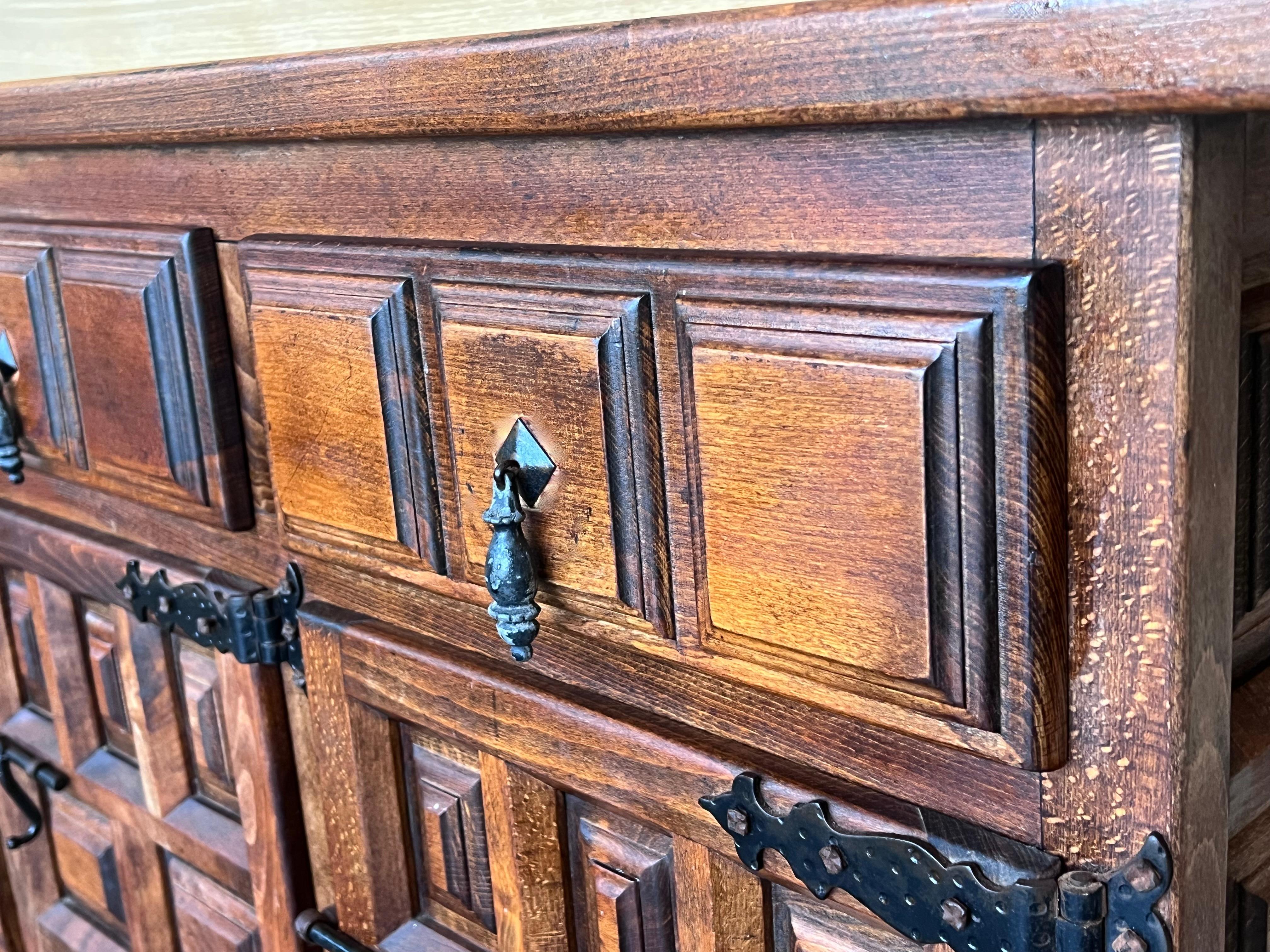 19th Spanish Baroque Carved Walnut Tuscan Three Drawers Credenza or Buffet For Sale 2