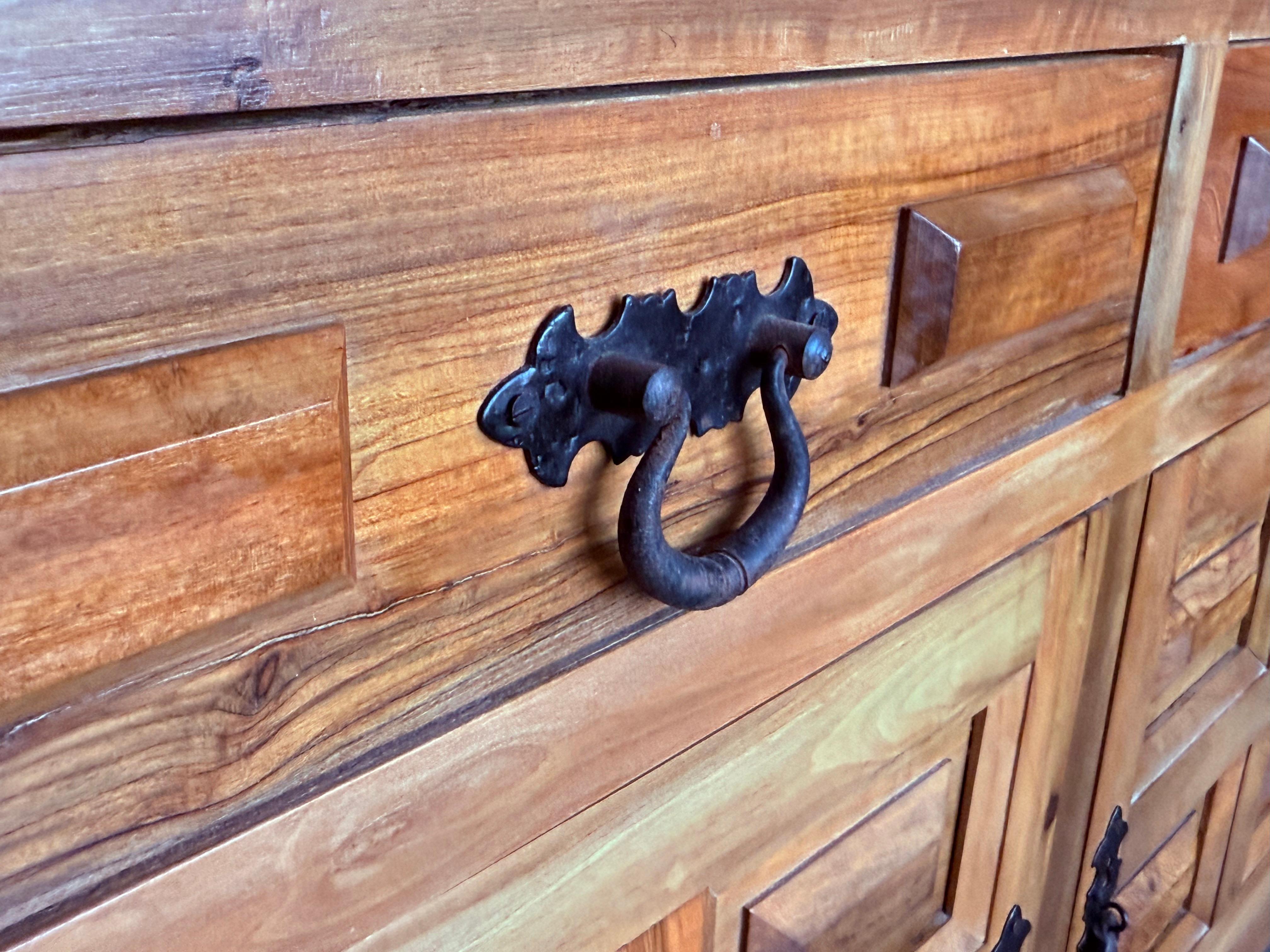 Ferro 19th Spanish Baroque Carved Walnut Tuscan Three Drawers Credenza or Buffet in vendita