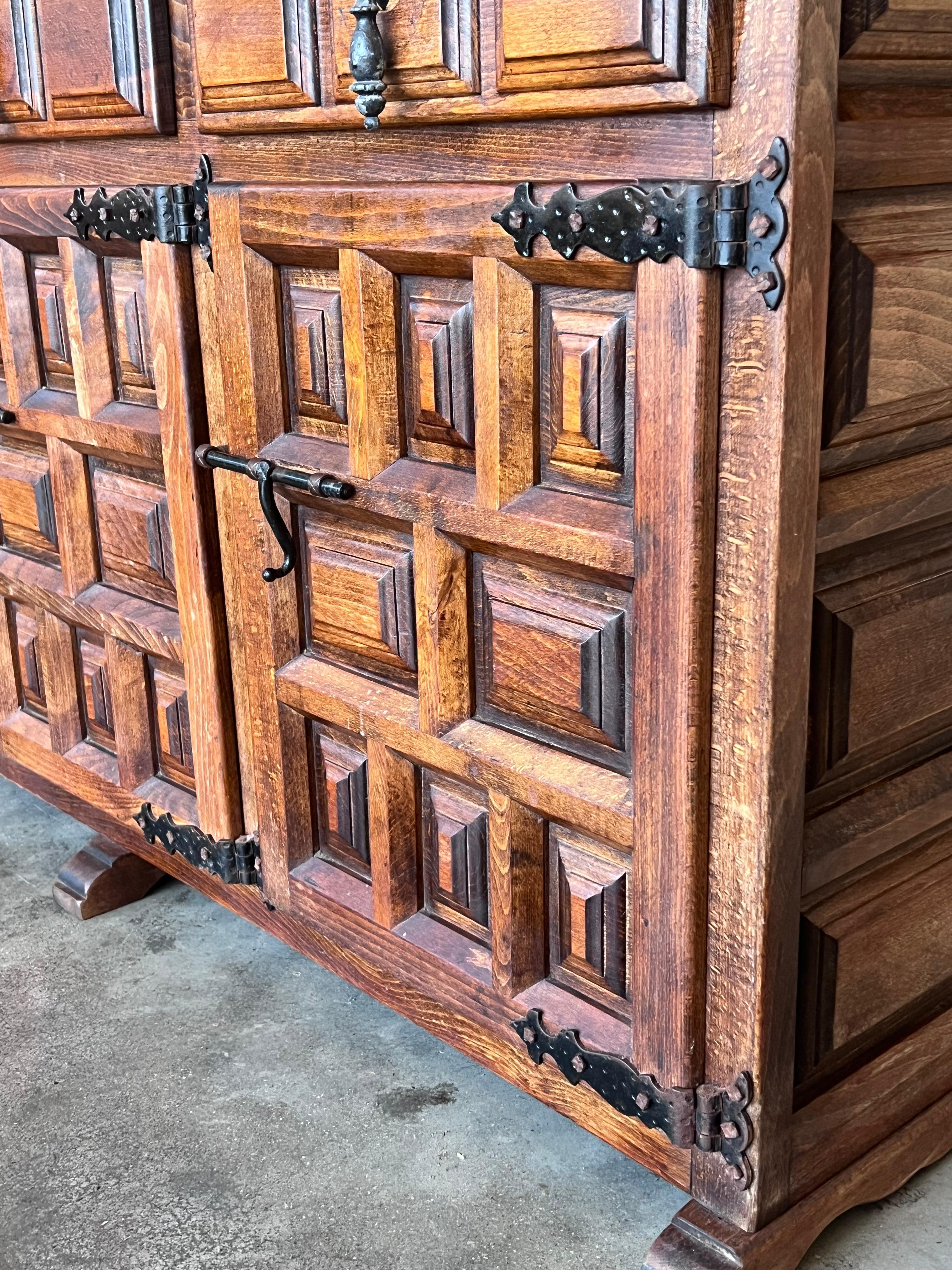 19th Spanish Baroque Carved Walnut Tuscan Three Drawers Credenza or Buffet For Sale 3
