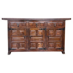 19. spanischer Barock geschnitzt Nussbaum toskanische drei Schubladen Credenza oder Buffet