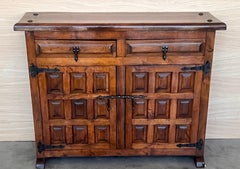 Crédence ou buffet à deux tiroirs en noyer sculpté de style toscan baroque espagnol du 19e siècle