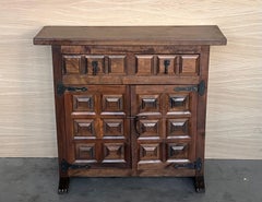 Crédence ou buffet à deux tiroirs en noyer sculpté de style toscan baroque espagnol du 19e siècle