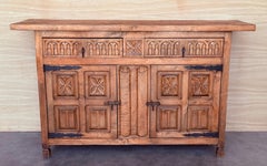 Crédence ou buffet à deux tiroirs en noyer sculpté de style toscan baroque espagnol du 19e siècle