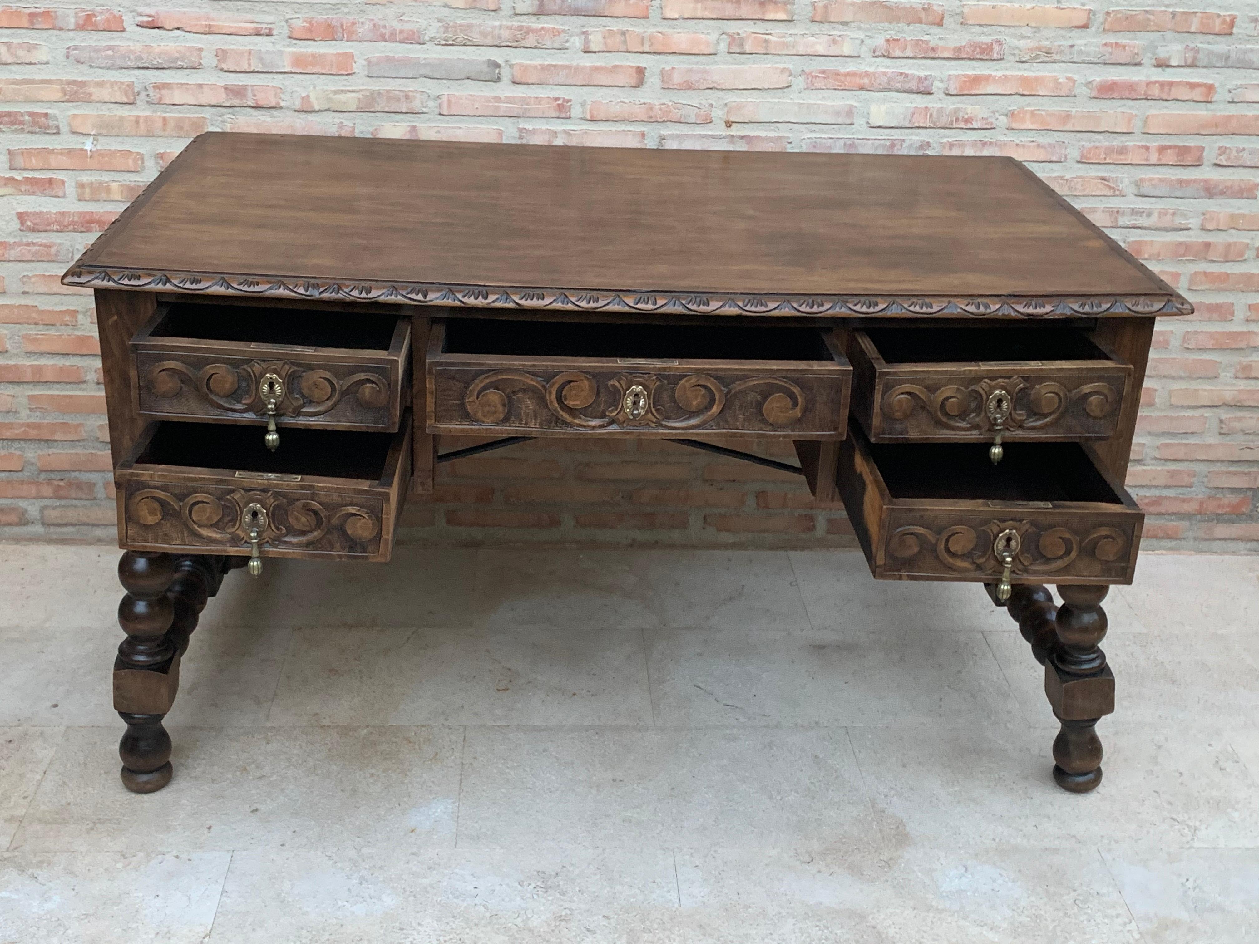 19th Century Spanish Baroque Style Oak Library Table or Desk In Good Condition In Miami, FL