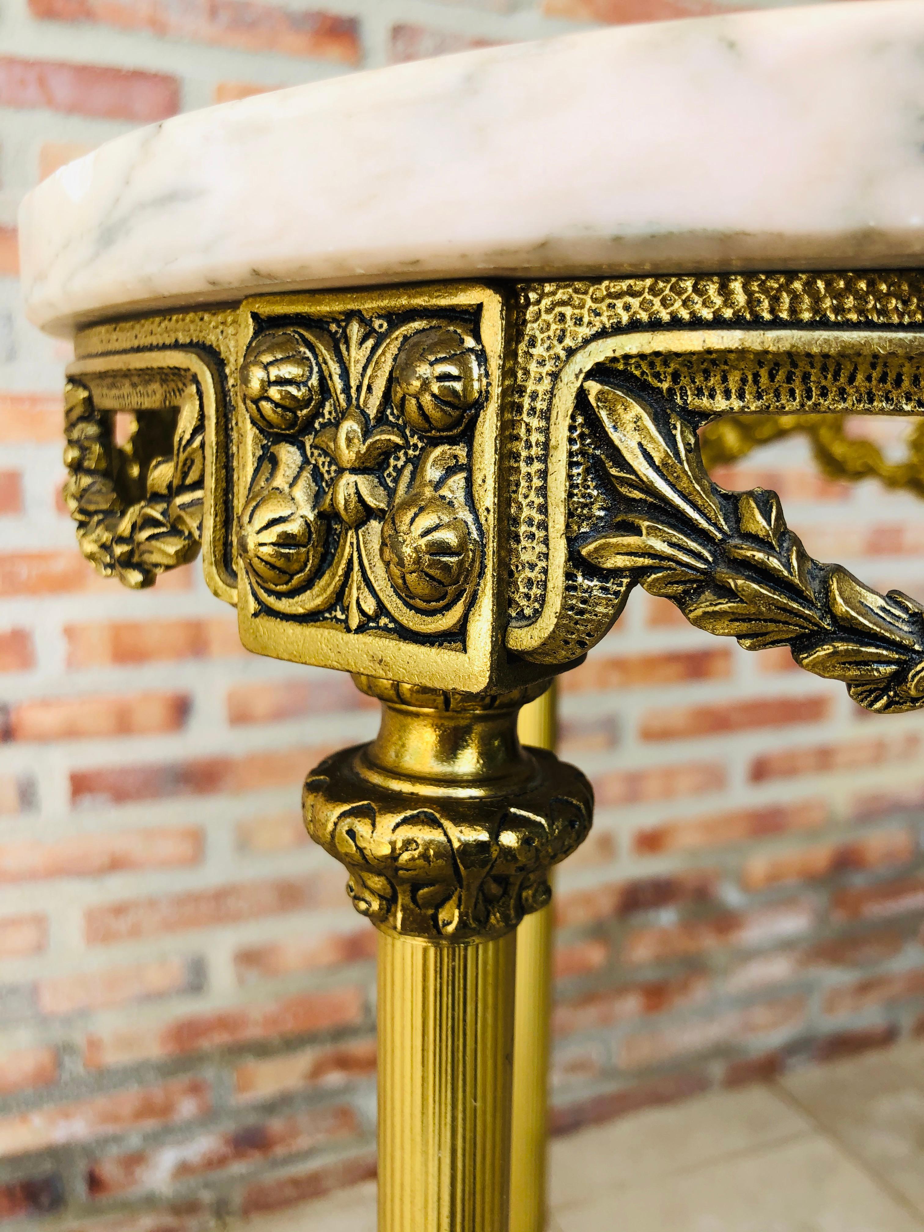 19th Century Spanish Bronze and Brass Gilded Side Table with White Marbles Top For Sale 4